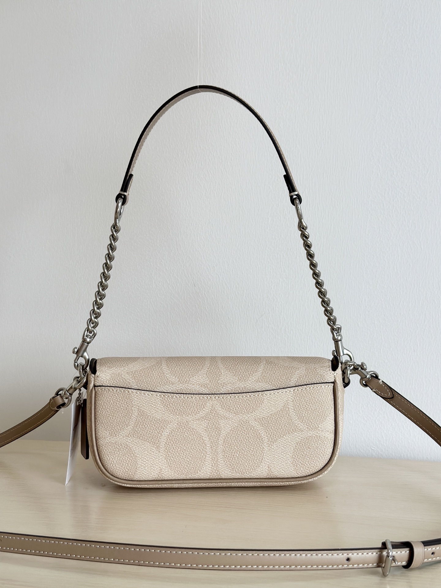 Coach ～￼ 纯 Coach蔻驰 CAN70 Hailey系列法棍包 腋下包 这个系列真的被惊艳到了