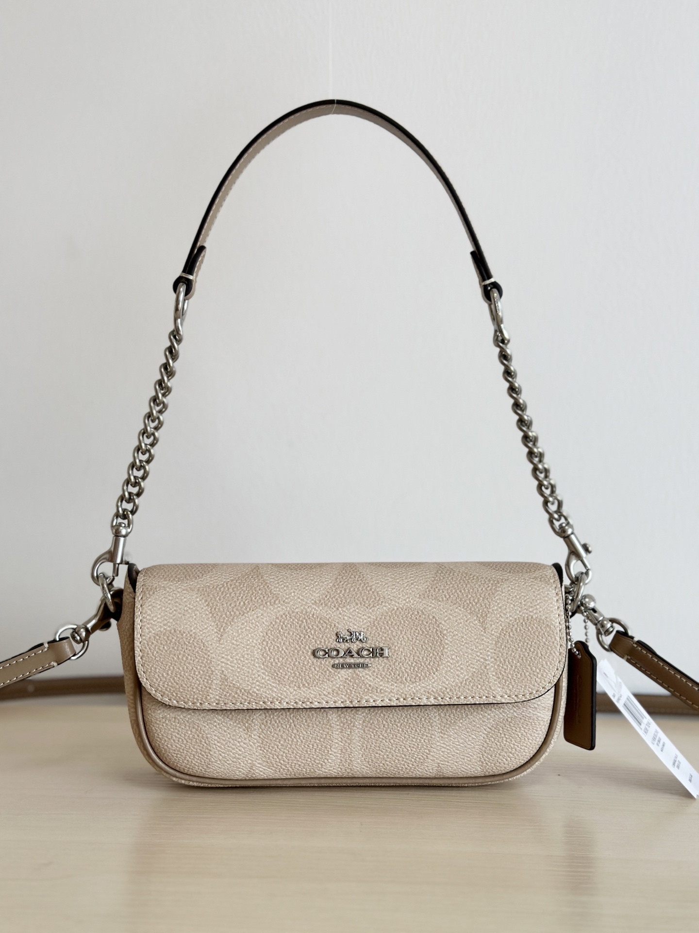 Coach ～￼ 纯 Coach蔻驰 CAN70 Hailey系列法棍包 腋下包 这个系列真的被惊艳到了