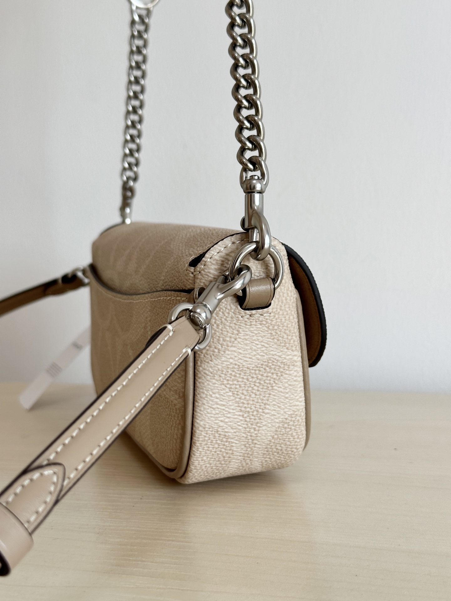 Coach ～￼ 纯 Coach蔻驰 CAN70 Hailey系列法棍包 腋下包 这个系列真的被惊艳到了