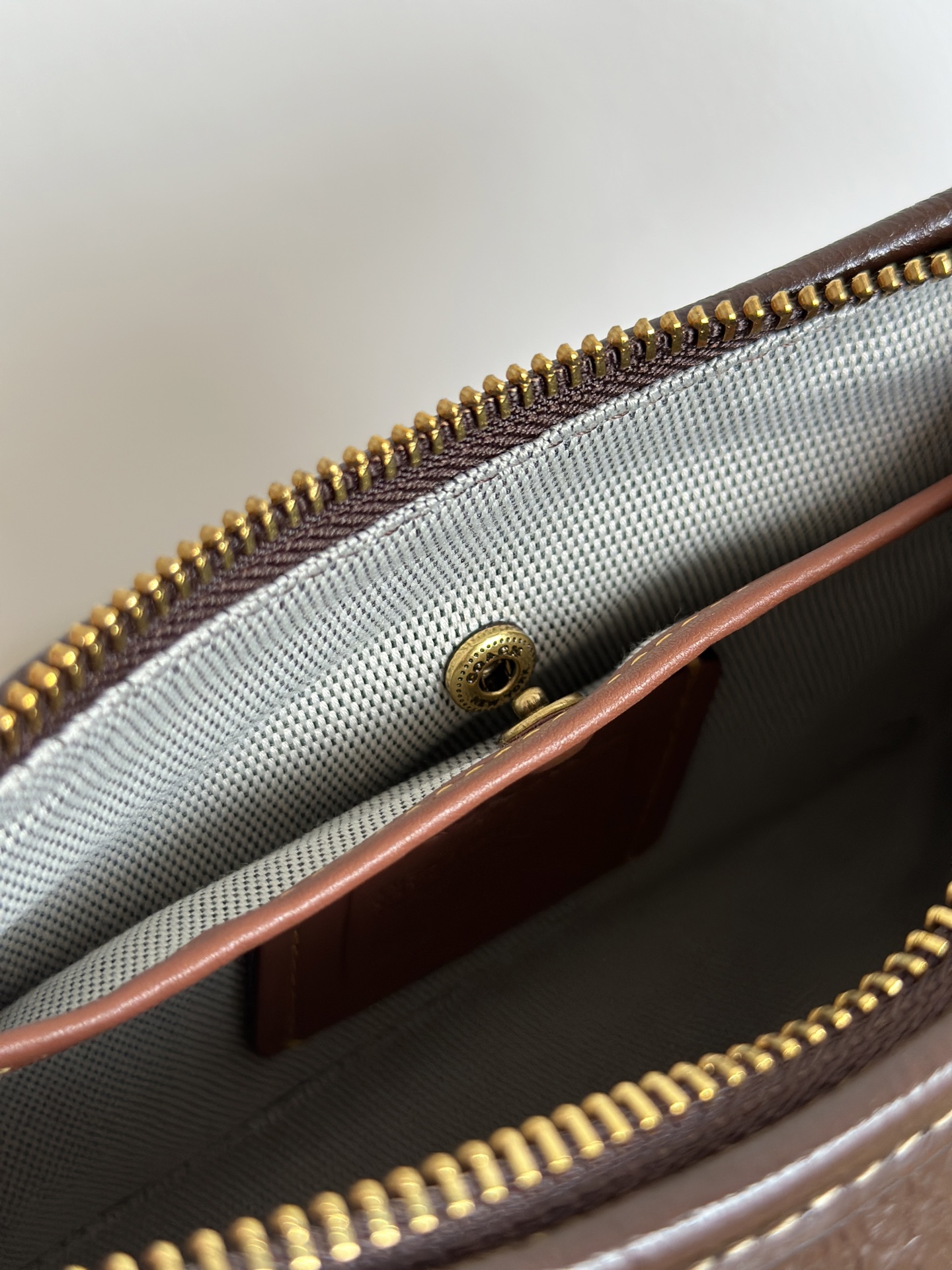 Coach ￼ 纯原Coach蔻驰 CAD75 Juliet朱丽叶系列油蜡皮流浪包 三肩带设计