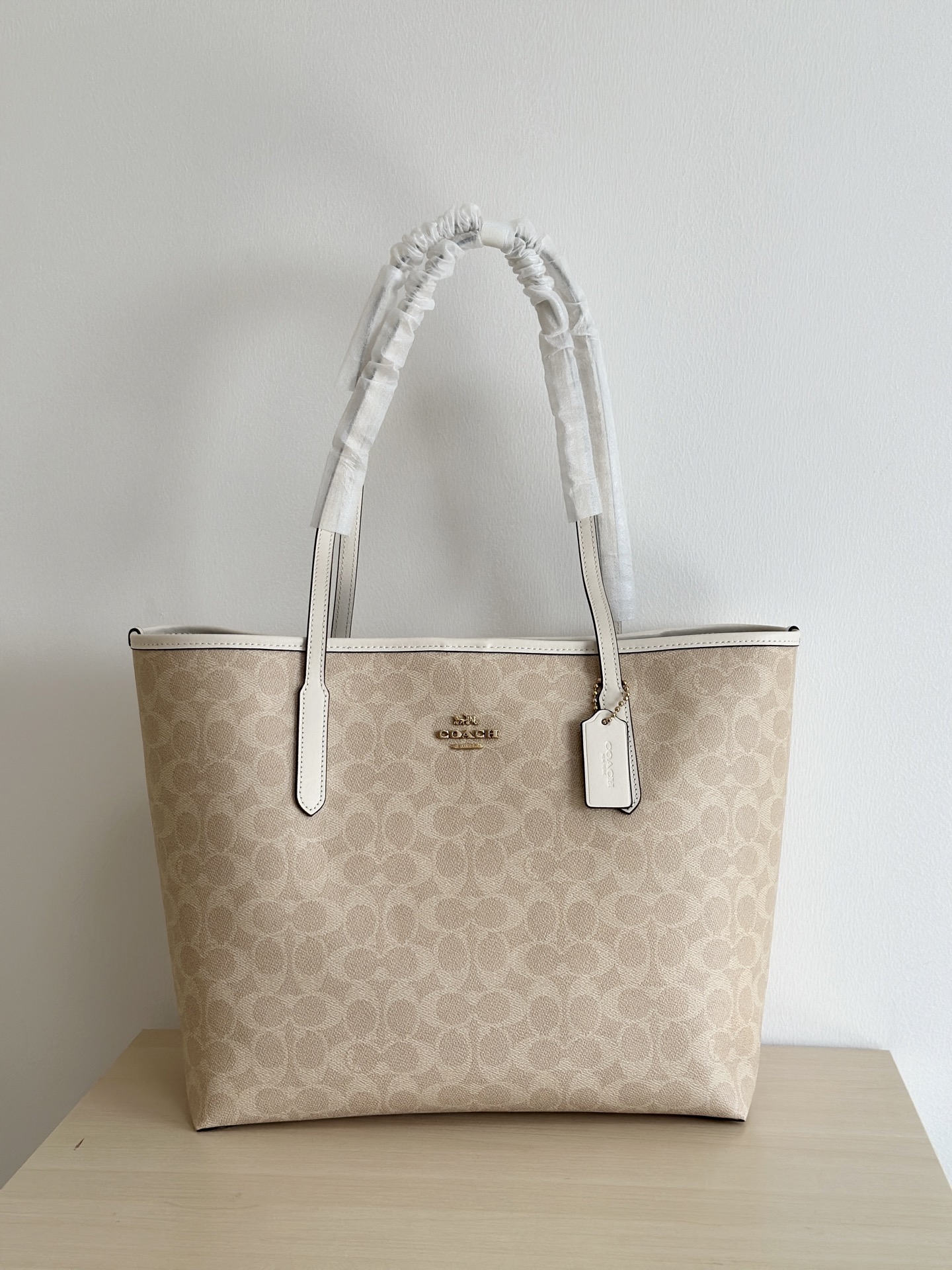 Coach ～纯 Coach蔻驰 CV976 City33系列最新奥莱款购物袋托特包