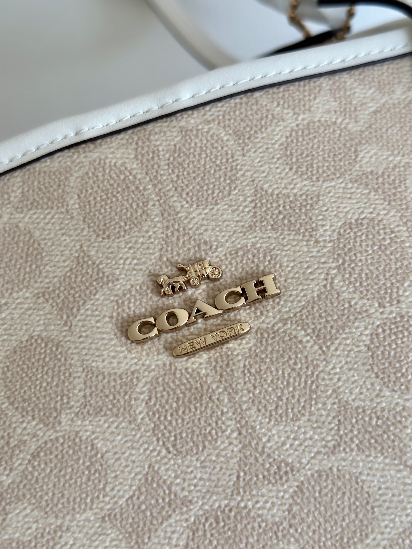 Coach ～纯 Coach蔻驰 CV976 City33系列最新奥莱款购物袋托特包