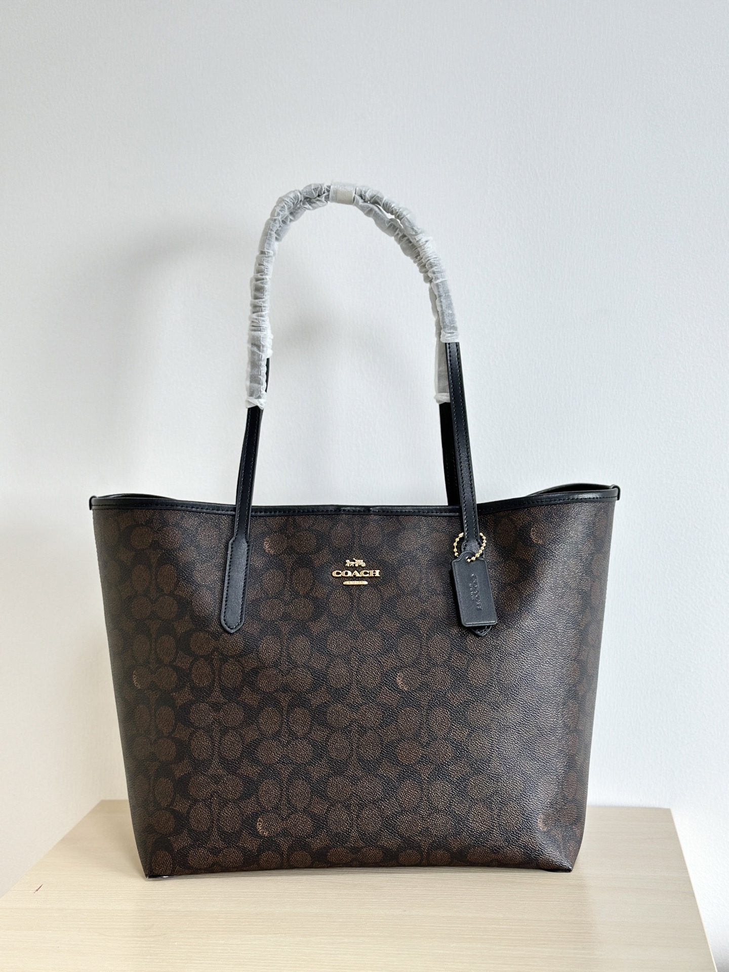 Coach ～纯 Coach蔻驰 CV976 City33系列最新奥莱款购物袋托特包