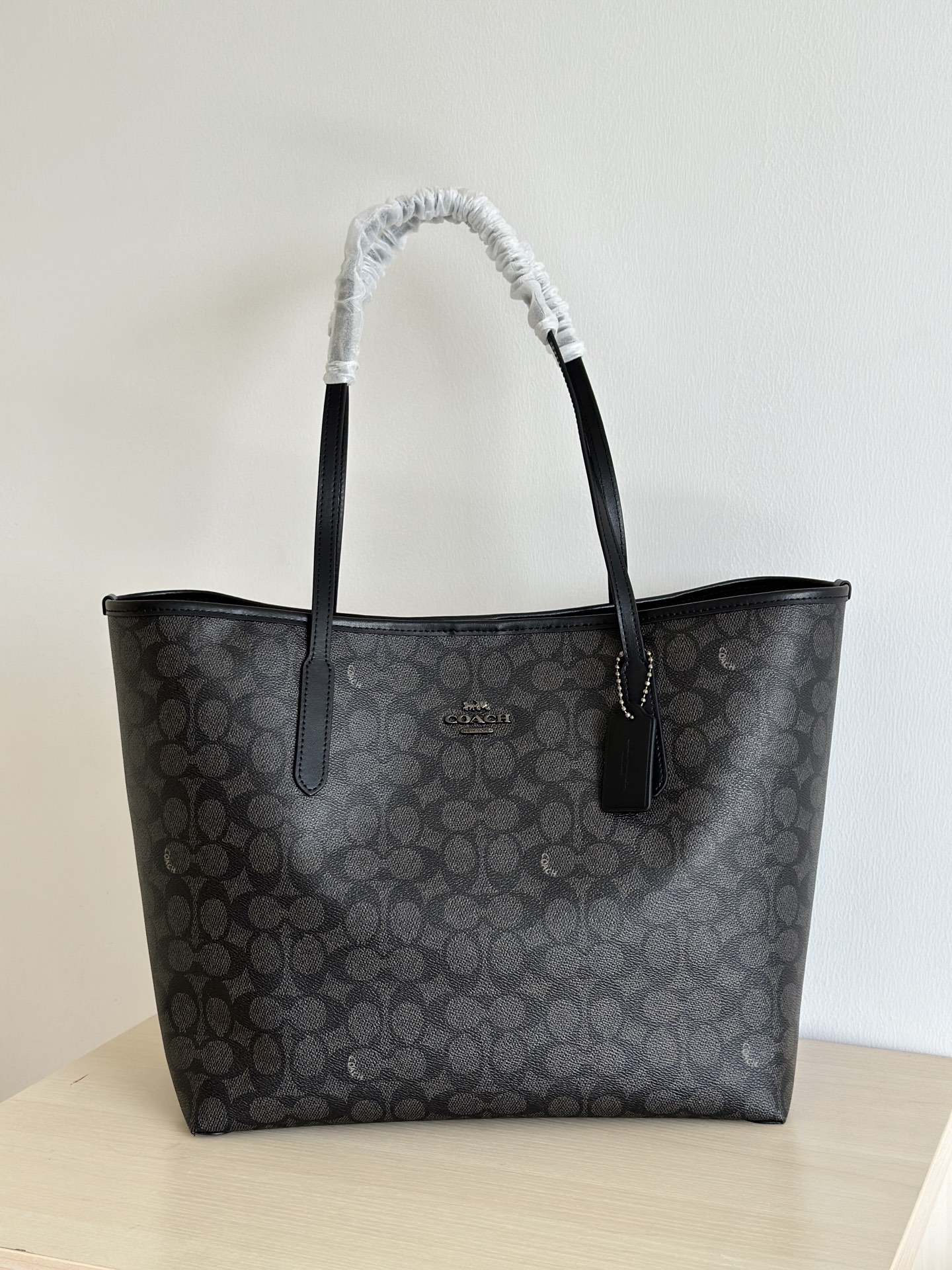 Coach ～纯 Coach蔻驰 CV976 City33系列最新奥莱款购物袋托特包