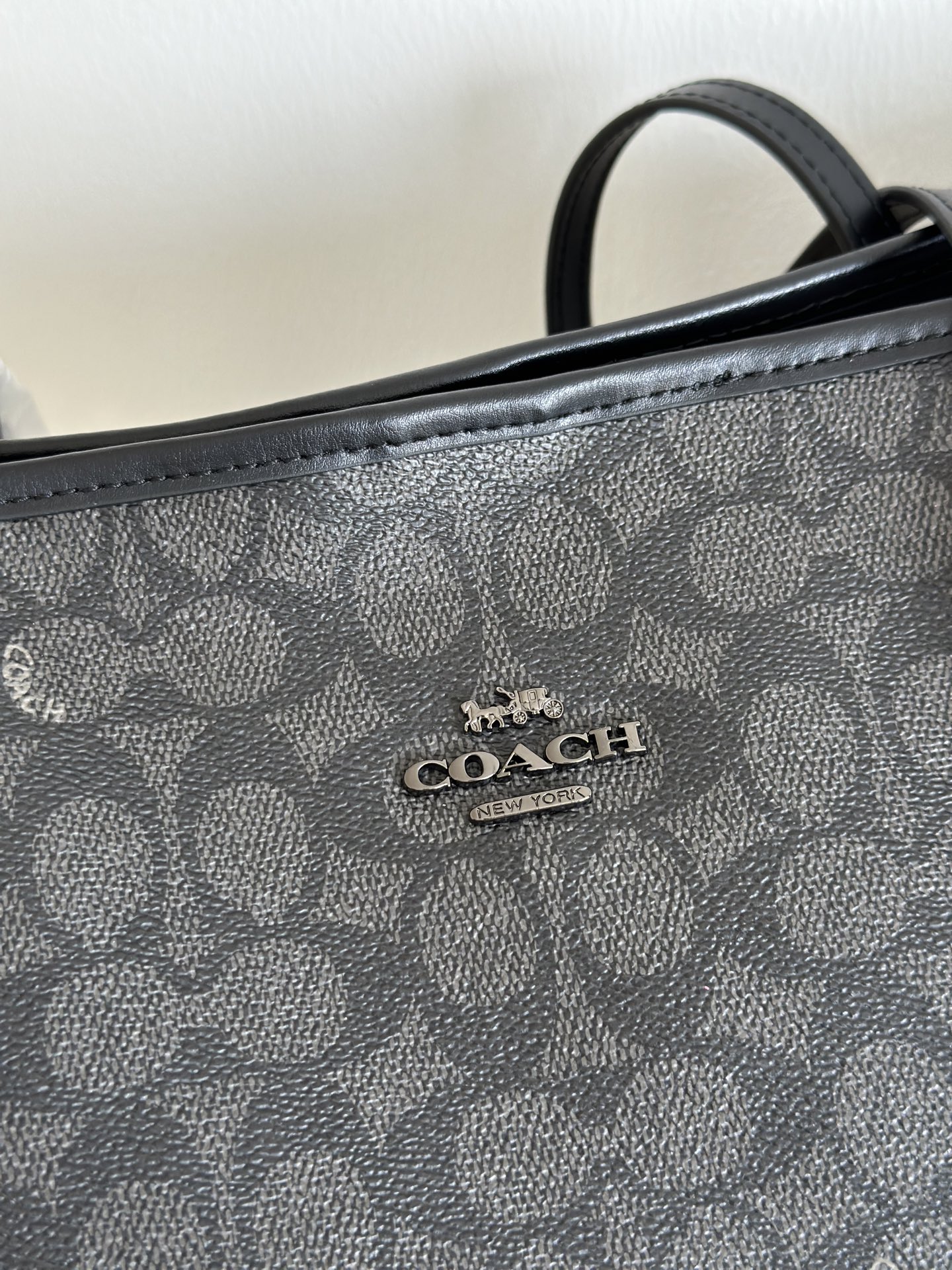 Coach ～纯 Coach蔻驰 CV976 City33系列最新奥莱款购物袋托特包