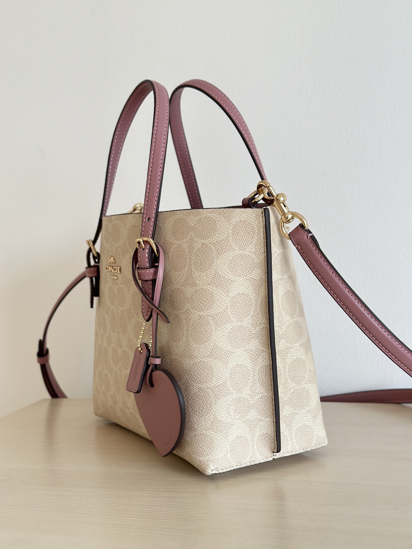 Coach Mollie 25 tote crossbody bag, CDF08, Valentine’s Day limited edition! The new model comes with ️ pendants, the classic C-shaped presbyopia