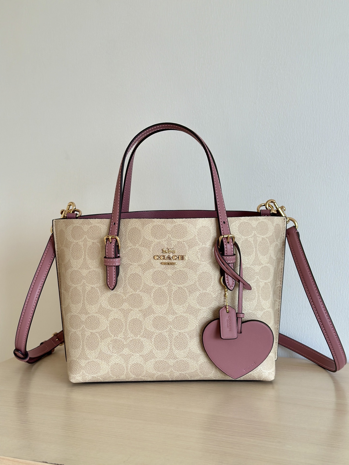 Coach Mollie 25 tote crossbody bag, CDF08, Valentine’s Day limited edition! The new model comes with ️ pendants, the classic C-shaped presbyopia