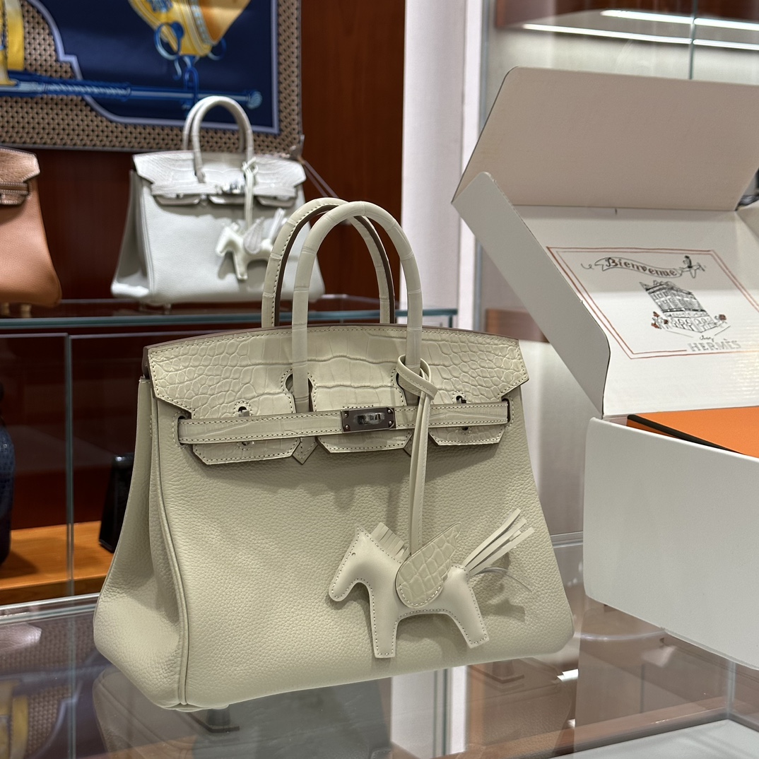 NO:713919,Hermes Birkin Touch 25 crocodile, entry-level crocodile, has the elegance of crocodile skin and the casualness of ordinary skin, Hermes, hermes, hermes, crocodile skin, Hermes,19860909Hermes Birkin Touch 25拼鳄  初进级鳄鱼 即有鳄鱼皮的高贵 又有普皮的随意,爱马仕,hermes,hermes,crocodile skin,Hermes,,Bag