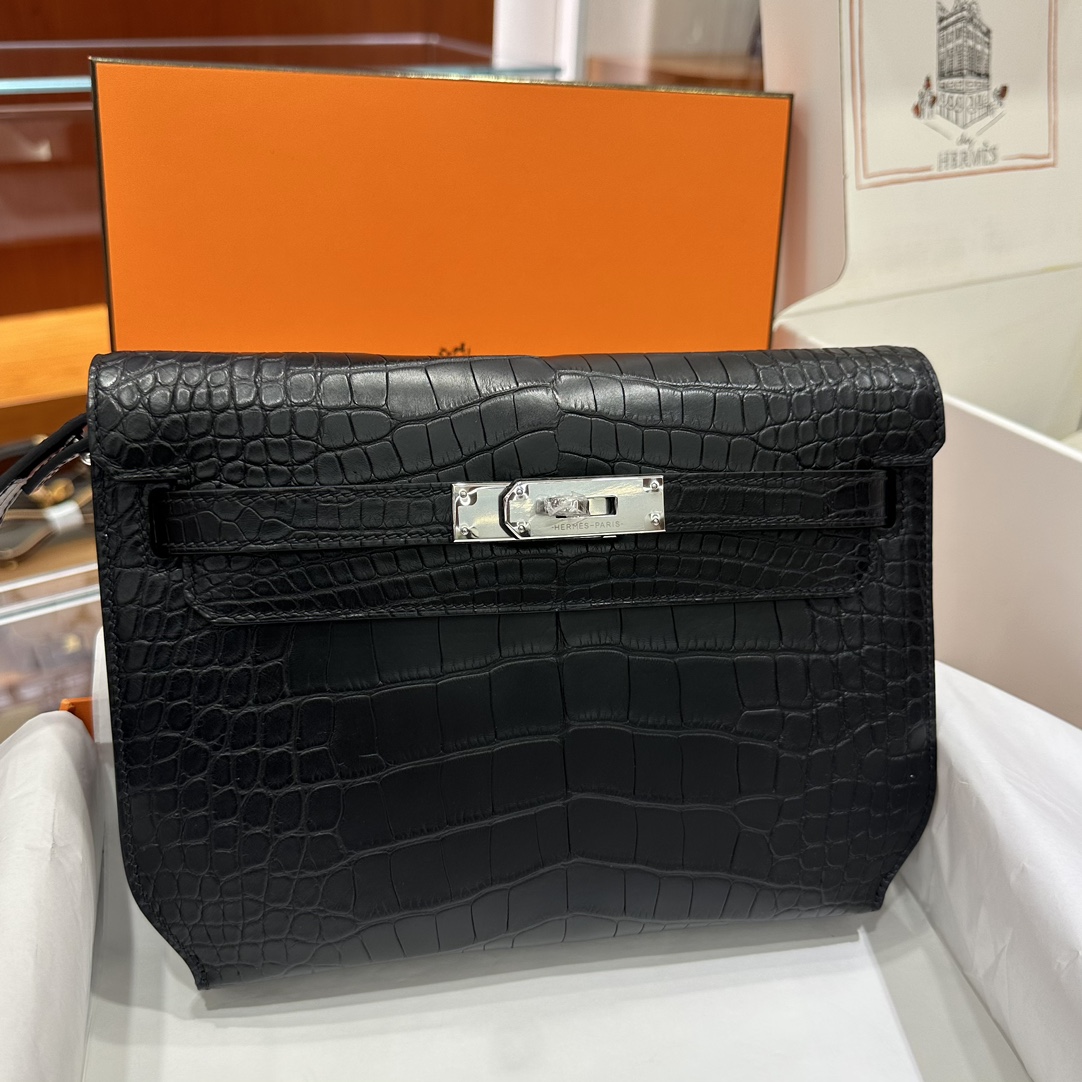 NO:713932,Domineering Kelly deeches25 clutch, imported American crocodile leather, detachable hand strap, classic and timeless, unisex size, 25cm, Hermes, hermes, handbag, Hermes,19860909霸气 Kelly deeches25手拿包 进口美洲鳄皮 拆卸手提带 经典不过时 男女同用款 尺寸25cm,爱马仕,hermes,handbag,Hermes,,Bag