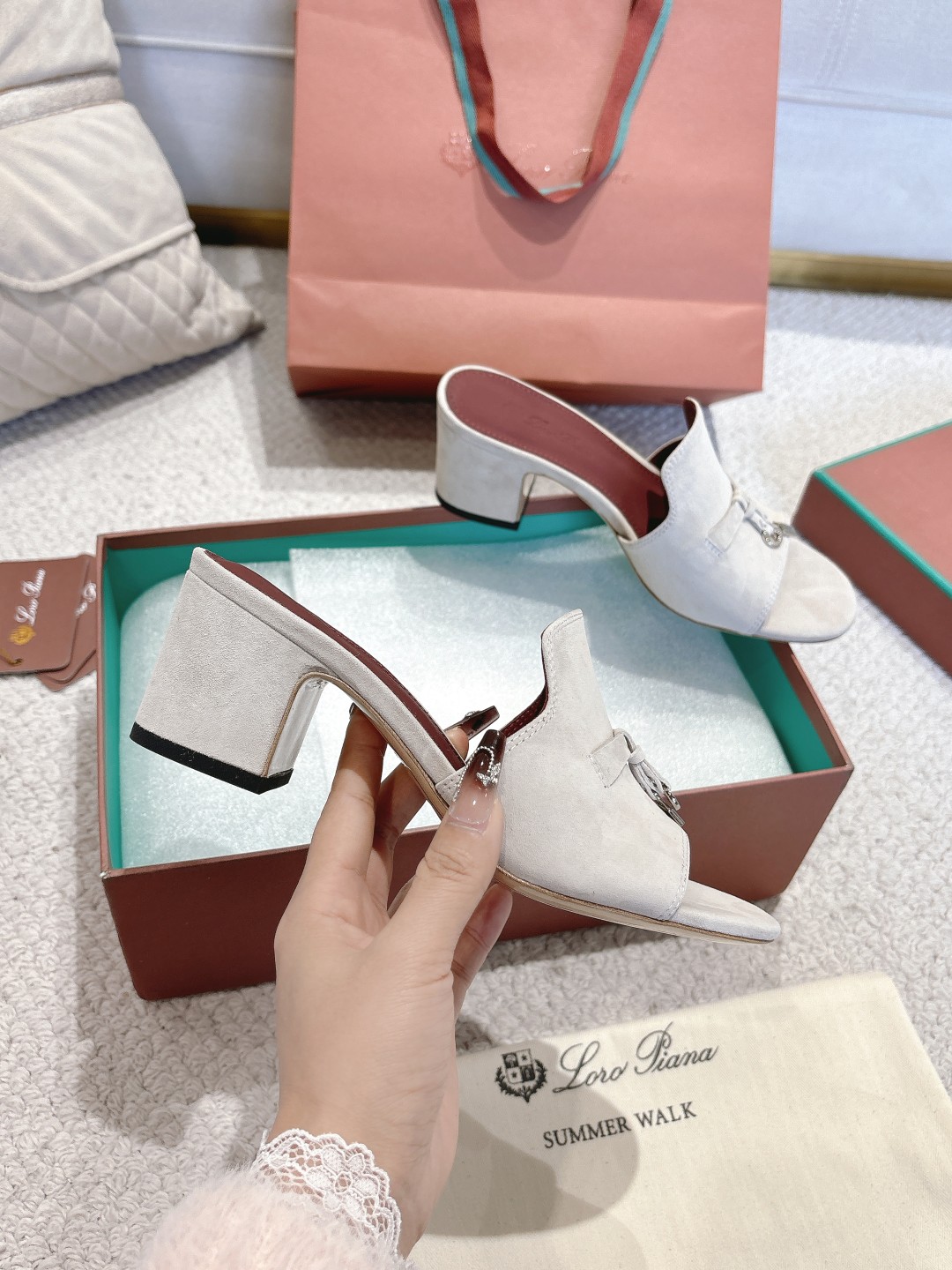 NO:240865,High-end (mainly multi-color) New product is available, same style of knitted sandals | Made of Wish Yangjing fabric | Upper is made of unique knitted fabric making process | Double-layer sheepskin, footbed silk sheepskin, all-round one-to-one recovery counter process flow | High-tech leather sole imported from Italy Original craft sole | Not a normal heavy rubber sole on the market Size33-42 size (33.34.41.42 customization) Super hot, slippers, slippers, sheepskin, sheep19860909高版本(主打多色)   新品发售,同款针织凉拖鞋｜采用 Wish 羊京面料制作｜鞋面采用独特针织面料制作工艺｜双层羊皮,垫脚丝绸羊皮,全方位一比一复原专柜工艺流程｜高工艺工艺流程｜意大利进口真皮底 原版工艺大底｜绝非市面普通笨重胶底 Size33-42码（33.34.41.42定制）超级超级火爆,拖鞋,slippers,sheepskin,sheep,Women's Shoes