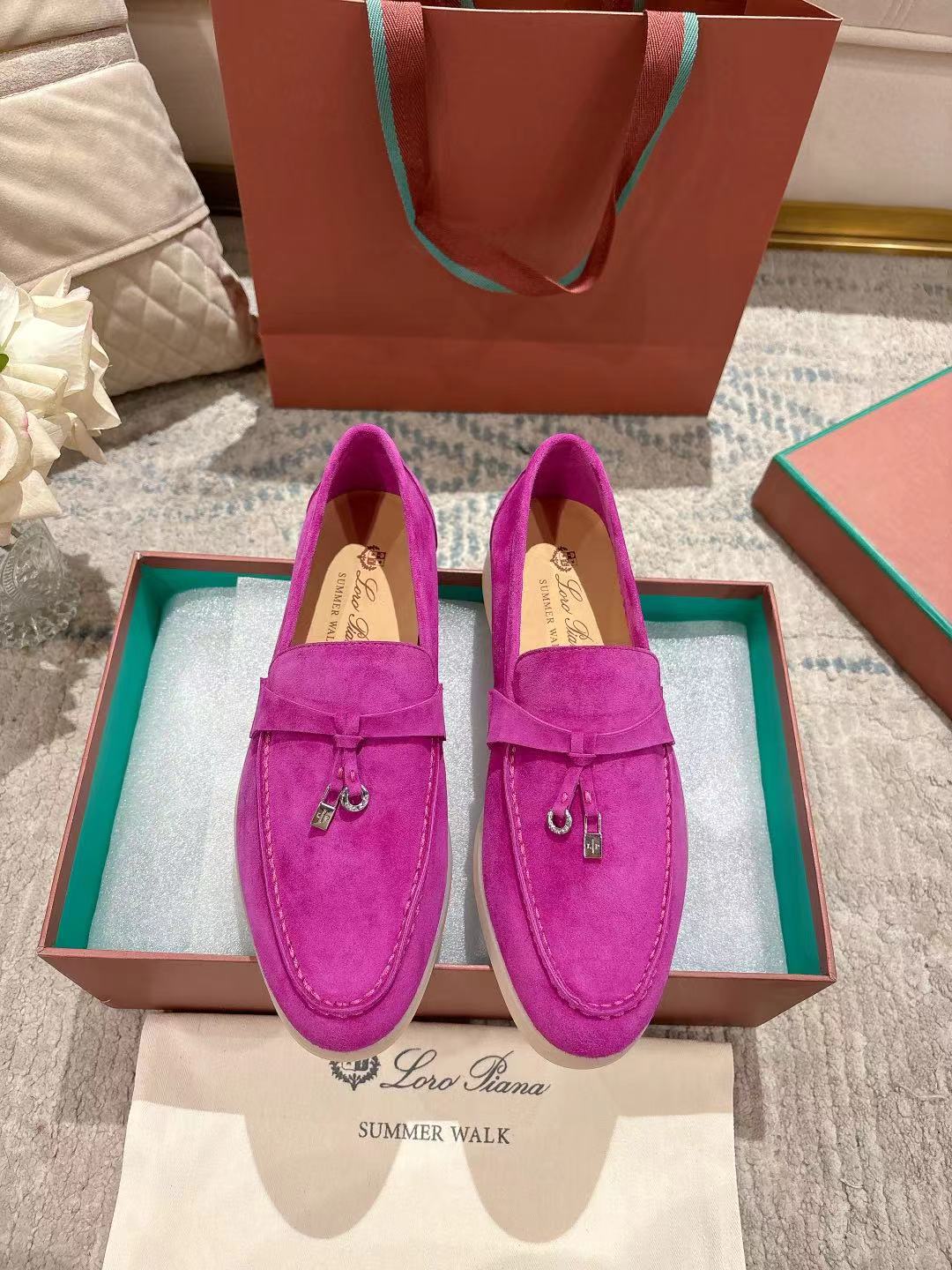 NO:461322,High-end (mainly multi-color) Women's men's new LP product is available for sale Loro Piana (same knitted loafers on the official website | Made of Wish sheepskin fabric | Upper is made of unique knitted fabric making process | Comprehensive one-to-one recovery counter process | Full cowhide pulling process flow at the midsole | Add original mold opening main color combination mold absorption process | Not a normal heavy rubber sole on the market Size women's 35-42 men's 38-46 (women's 41.42 customized men's 38.45.46 customized), casual shoes/sports shoes, loro piano, loro piano, loafers, sneakers, cowhide, sheepskin19860909高版本(主打多色) 女款男款 LP新品发售Loro Piana(官网同款针织乐福鞋｜采用 Wish 羊皮面料制作｜鞋面采用独特针织面料制作工艺｜全方位一比一复原专柜工艺流程｜中底部全牛皮拉绑工艺流程｜加装原版开模主色组合吸模工艺大底｜绝非市面普通笨重胶底 Size女款35-42 男款38～46（女款41.42定制 男款38.45.46定制）,休闲鞋/运动鞋,loro piana,loro piana,loafers,sneakers,cowhide,sheepskin,Women's Shoes