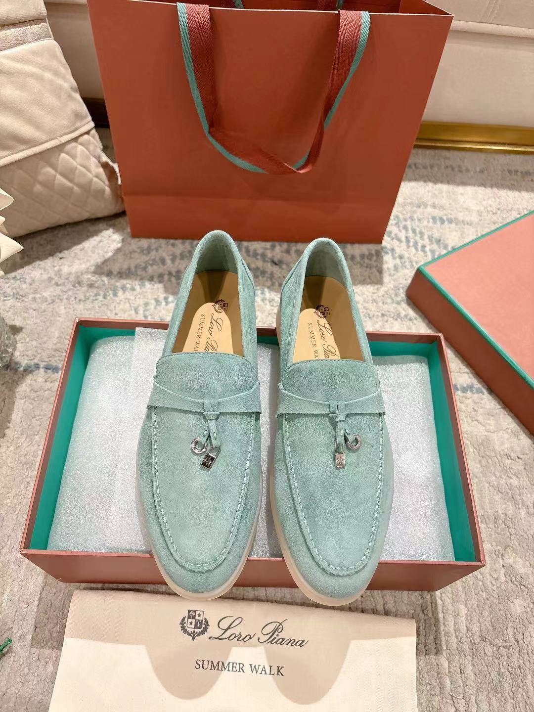 NO:461314,High-end (mainly multi-color) Women's men's new LP product is available for sale Loro Piana (same knitted loafers on the official website | Made of Wish sheepskin fabric | Upper is made of unique knitted fabric | Comprehensive one-to-one recovery counter process | Full cowhide pulling process for the mid-sole | Add original mold opening main color combination mold absorption process | Not a normal heavy rubber sole on the market Size women's 35-42 men's 38-46 (women's 41.42 customized men's 38.45.46 customized), casual shoes/sports shoes, loro piano, loro piano, loafers, sneakers, cowhide, sheepskin19860909高版本(主打多色) 女款男款 LP新品发售Loro Piana(官网同款针织乐福鞋｜采用 Wish 羊皮面料制作｜鞋面采用独特针织面料制工艺｜全方位一比一复原专柜工艺流程｜中底部全牛皮拉绑工艺流程｜加装原版开模主色组合吸模工艺大底｜绝非市面普通笨重胶底 Size女款35-42 男款38～46（女款41.42定制 男款38.45.46定制）,休闲鞋/运动鞋,loro piana,loro piana,loafers,sneakers,cowhide,sheepskin,Women's Shoes