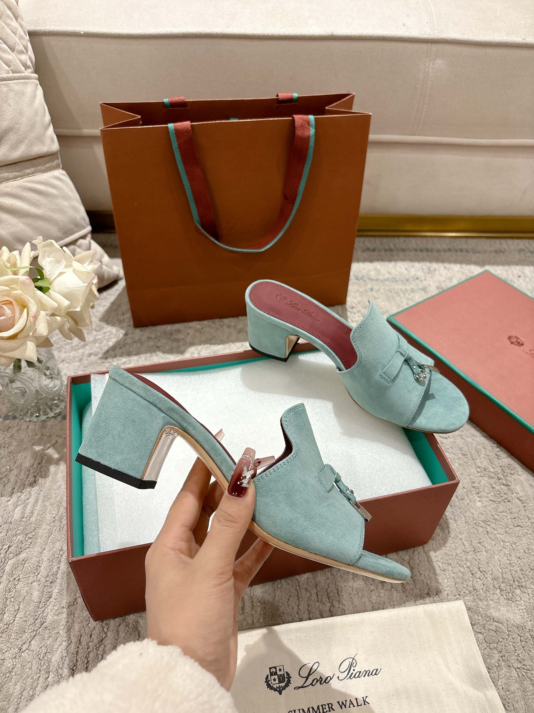 NO:240871,High-end (mainly multi-color) New product is available, same style of knitted sandals | Made of Wish Yangjing fabric | Upper is made of unique knitted fabric making process | Double-layer sheepskin, footbed silk sheepskin, all-round one-to-one recovery counter process flow | High-tech leather sole imported from Italy Original craft sole | Not a normal heavy rubber sole on the market Size33-42 size (33.34.41.42 customization) Super hot, slippers, slippers, sheepskin, sheep19860909高版本(主打多色)   新品发售,同款针织凉拖鞋｜采用 Wish 羊京面料制作｜鞋面采用独特针织面料制作工艺｜双层羊皮,垫脚丝绸羊皮,全方位一比一复原专柜工艺流程｜高工艺工艺流程｜意大利进口真皮底 原版工艺大底｜绝非市面普通笨重胶底 Size33-42码（33.34.41.42定制）超级超级火爆,拖鞋,slippers,sheepskin,sheep,Women's Shoes