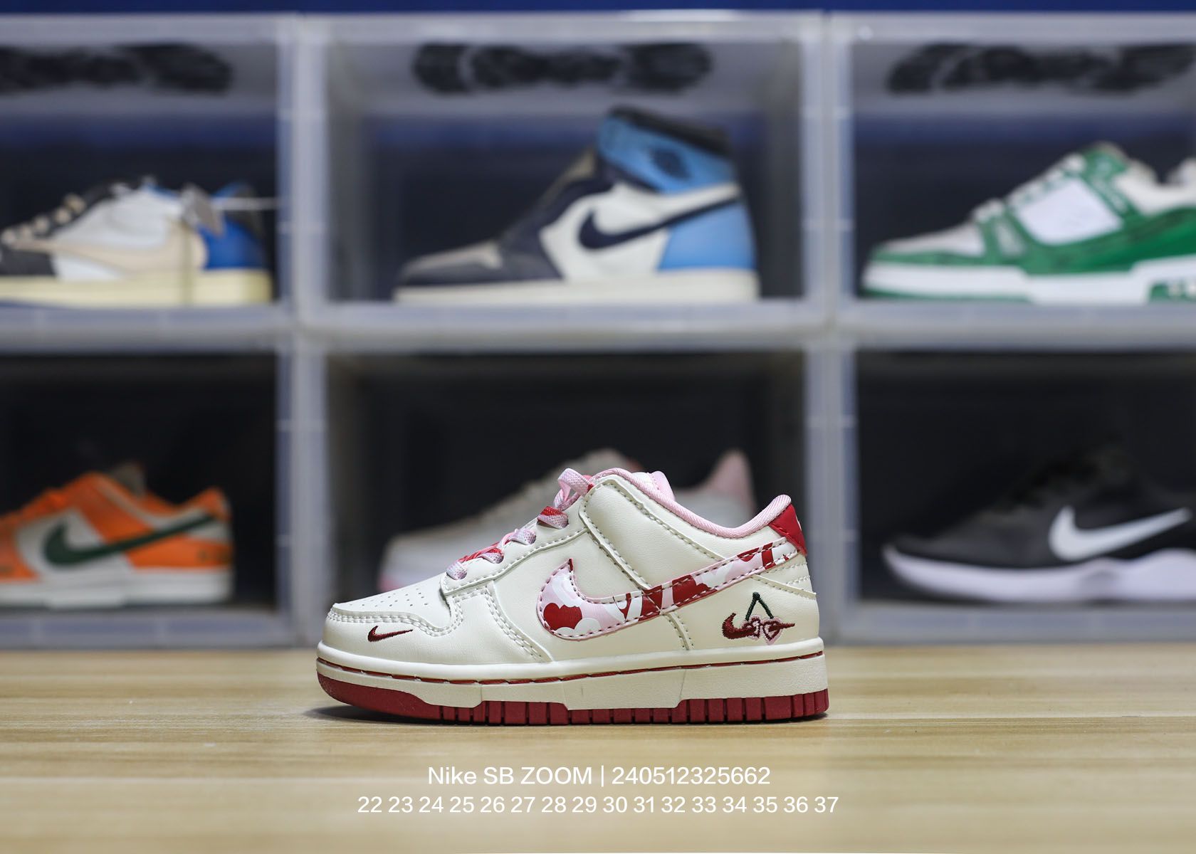 🈴 Nike/耐克 中大童学生的潮流童鞋❗️潮爹潮妈追寻的单品🎁官方全新配色，耐克Nike SB ZOOM经典百搭休闲运动板鞋。 类型：童鞋 尺码：22 23 24 25 26 27 28 29 30 31 32 33 34 35 36 37-选品中心