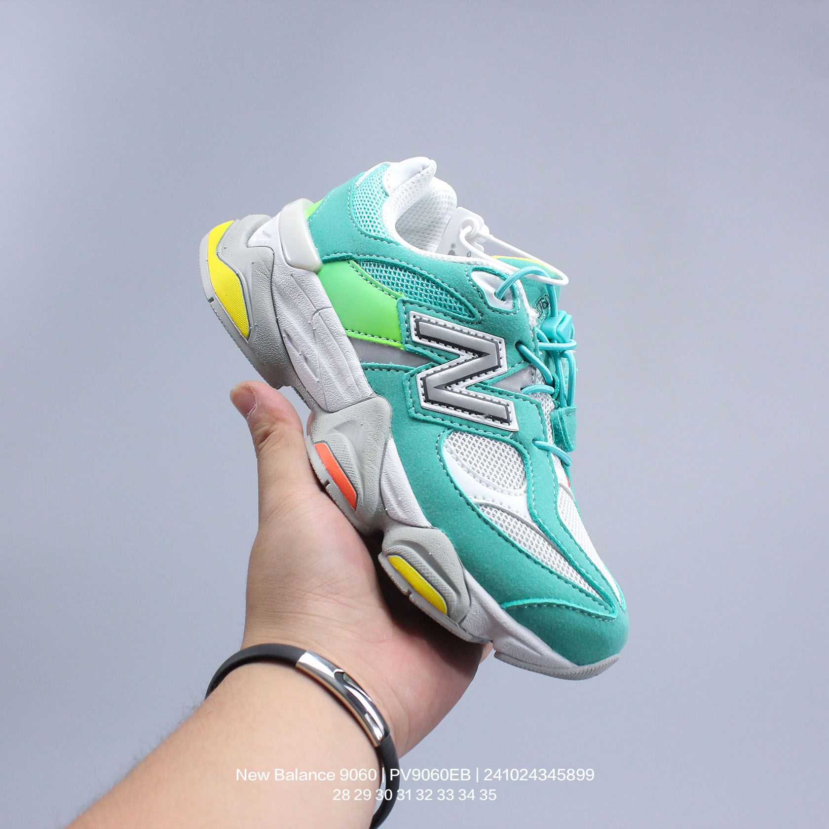 New Balance/新百伦 公司级 9060系列 童鞋版本上线,潮爹潮妈追寻的单品!!采用反绒面革及透气斜纹帆布料拼接鞋面材质，中底嵌入ABZORB缓震科技材料及后跟嵌入TPU装饰条稳固❗️ 复古爱好者看过来,全新配色!全新NB新百伦New Balance 9060\