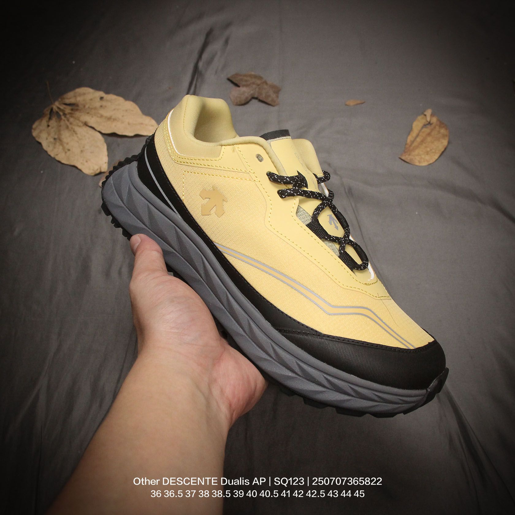 💰150
原楦原纸版开发版型,采用防撕裂牛津布组合环保牛巴革鞋面材质,搭载压缩EVA缓震中底技术,外搭vibram黄金耐磨锯齿外底❗️越野徒步+日常通勤两不误!高端专业运动品牌/迪桑特·DESCENTE Dualis AP 逍客AP系列低帮厚底越野徒步户外休闲运动鞋 SQ123
类型:男女鞋
码数:36 36.5 37 38 38.5 39 40 40.5 41 42 42.5 43 44 45
编码:250707365.822