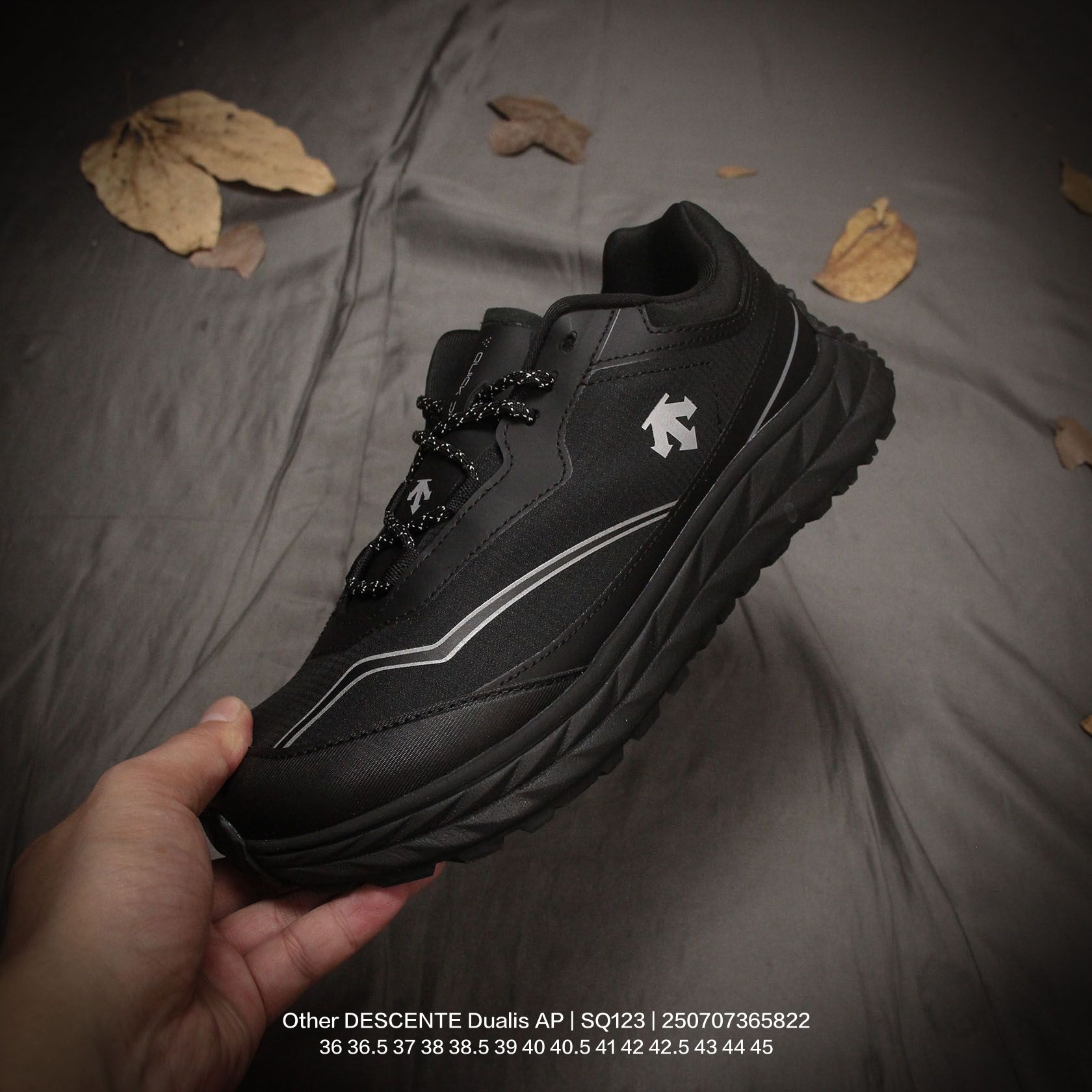 💰150
原楦原纸版开发版型,采用防撕裂牛津布组合环保牛巴革鞋面材质,搭载压缩EVA缓震中底技术,外搭vibram黄金耐磨锯齿外底❗️越野徒步+日常通勤两不误!高端专业运动品牌/迪桑特·DESCENTE Dualis AP 逍客AP系列低帮厚底越野徒步户外休闲运动鞋 SQ123
类型:男女鞋
码数:36 36.5 37 38 38.5 39 40 40.5 41 42 42.5 43 44 45
编码:250707365.822