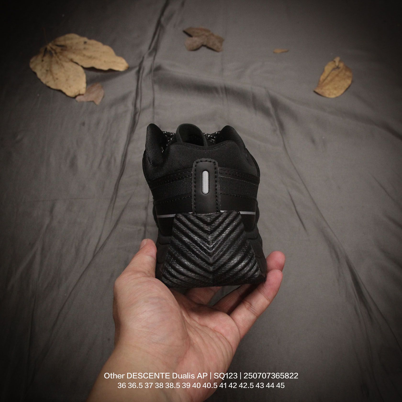 💰150
原楦原纸版开发版型,采用防撕裂牛津布组合环保牛巴革鞋面材质,搭载压缩EVA缓震中底技术,外搭vibram黄金耐磨锯齿外底❗️越野徒步+日常通勤两不误!高端专业运动品牌/迪桑特·DESCENTE Dualis AP 逍客AP系列低帮厚底越野徒步户外休闲运动鞋 SQ123
类型:男女鞋
码数:36 36.5 37 38 38.5 39 40 40.5 41 42 42.5 43 44 45
编码:250707365.822