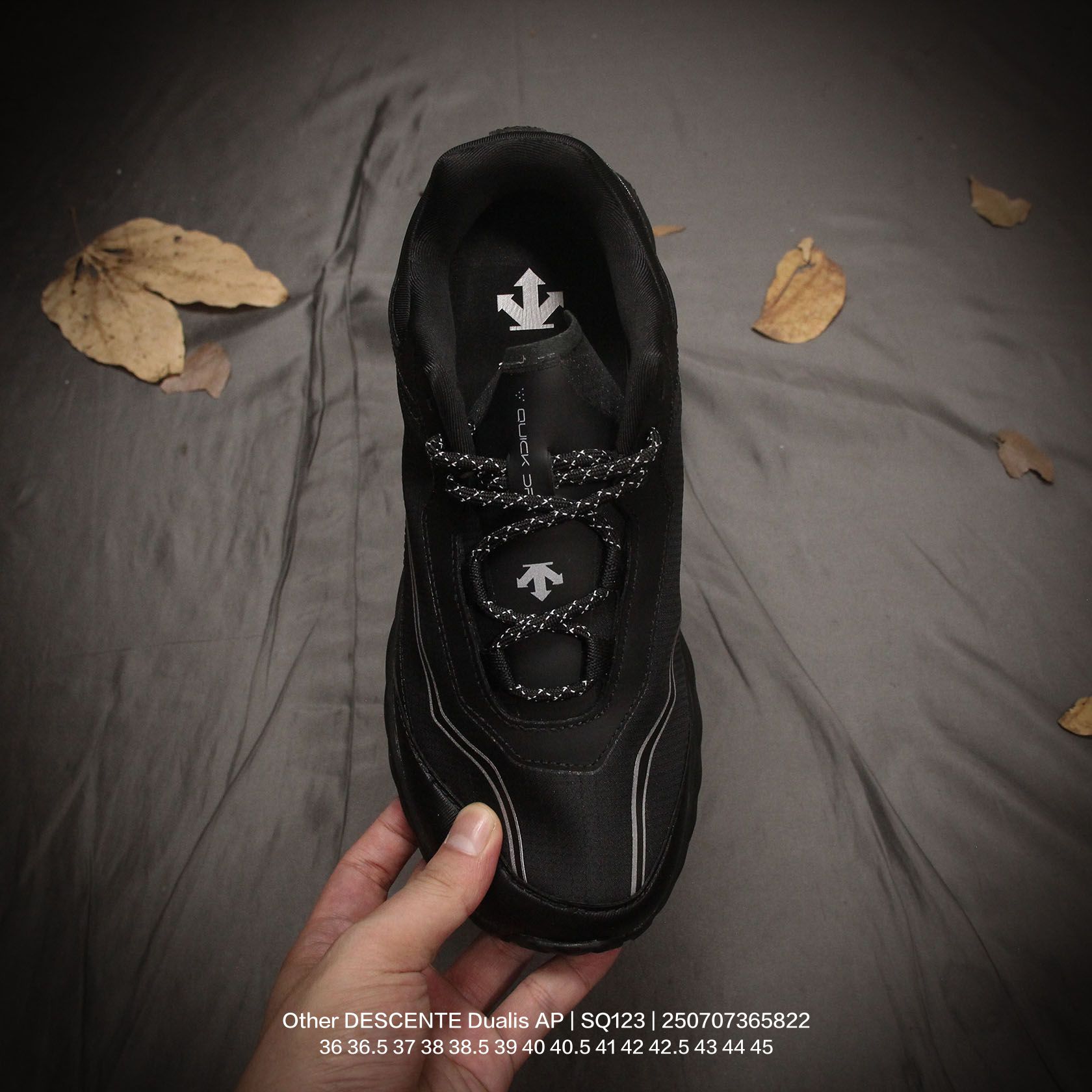 💰150
原楦原纸版开发版型,采用防撕裂牛津布组合环保牛巴革鞋面材质,搭载压缩EVA缓震中底技术,外搭vibram黄金耐磨锯齿外底❗️越野徒步+日常通勤两不误!高端专业运动品牌/迪桑特·DESCENTE Dualis AP 逍客AP系列低帮厚底越野徒步户外休闲运动鞋 SQ123
类型:男女鞋
码数:36 36.5 37 38 38.5 39 40 40.5 41 42 42.5 43 44 45
编码:250707365.822