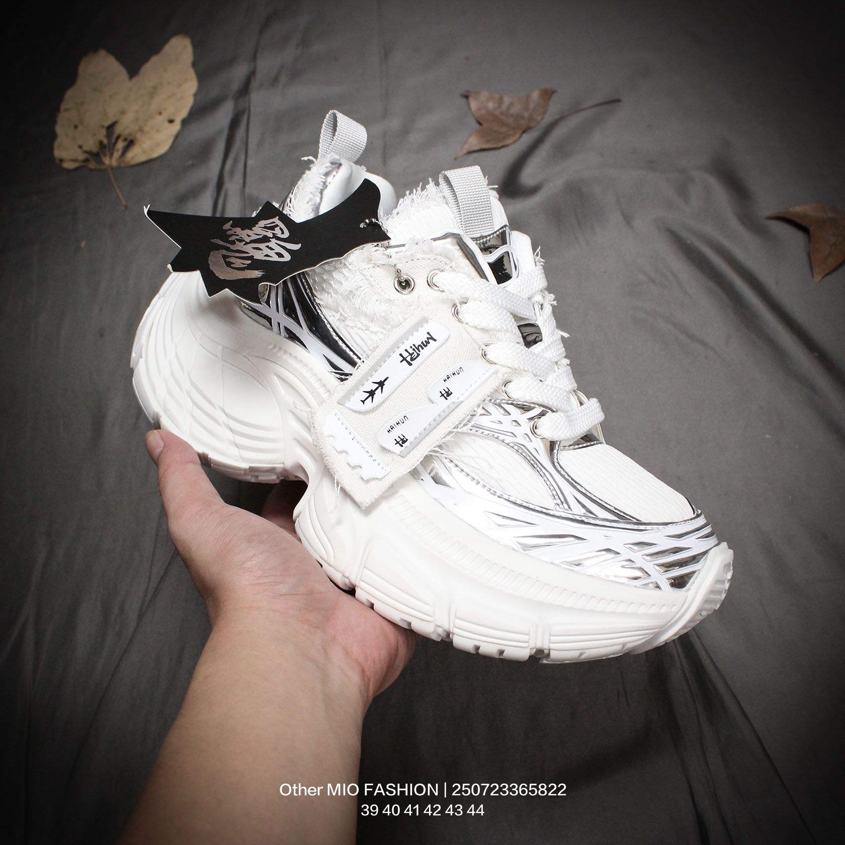 💰150
MIO FASHION复古做旧微翘圆头标签厚底异形者 老爹鞋 

类型：男鞋
码数：39 40 41 42 43 44
编码：250723365.822