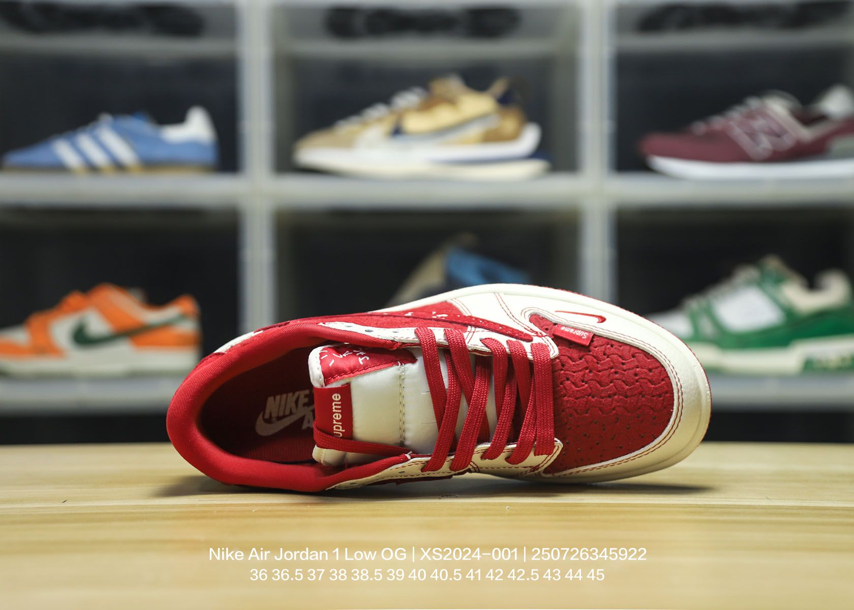 💰130
Jordan/乔丹 男女鞋真标半码制,采用软质荔枝纹牛剖革鞋面材质,缜密拉帮中底布,鞋垫嵌EVA缓震物料及背胶,内置气垫及耐磨橡胶大底❗️当红嘻哈歌手特拉维斯·斯科特定制联乘意大利奢侈品牌-古驰Gucci x Nike Air Jordan 1 Low OG"Esquisite Gucci"AJ1乔丹一代经典低帮文化百搭休闲运动篮球鞋“联名米白深绿GG古驰倒钩 XS2024-001
类型:男女鞋
码数:36 36.5 37 38 38.5 39 40 40.5 41 42 42.5 43 44 45
编码:250726345.922