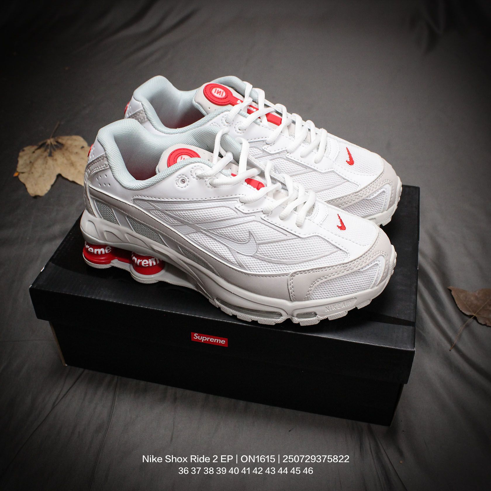 🈴💰160
Nike/耐克 采用网织高频热切鞋面材质，搭载前掌大面积开窗 Air Max 气垫以及后掌 Shox气柱❗️这次鞋型选对了，再度联乘美国潮流服饰品牌/至高Supreme x Nike Shox Ride 2 EP"White/Black/Multi"气柱减震器科技前卫超跑休闲运动慢跑鞋 ON1615

类型：男女鞋
码数：36 37 38 39 40 41 42 43 44 45 46
编码：250729375.822