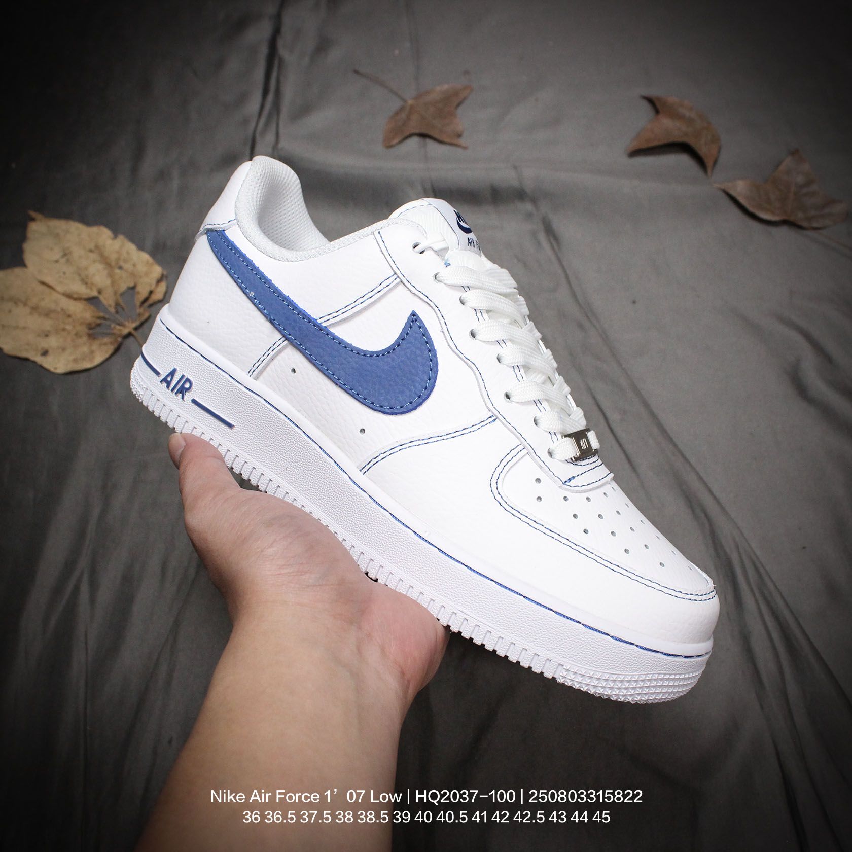 💰100
Nike/耐克 男女鞋真标半码制，升级原楦原纸版数据开发版型，采用硬质牛剖革鞋面材质，内置全掌Air Sole气垫❗官方新色，耐克Nike Air Force 1’07 Low"White/Navy空军一号经典低帮百搭休闲运动板鞋“皮革白藏蓝钩子 HQ2037-100

类型：男女鞋
码数：36 36.5 37.5 38 38.5 39 40 40.5 41 42 42.5 43 44 45
编码：250803315.822