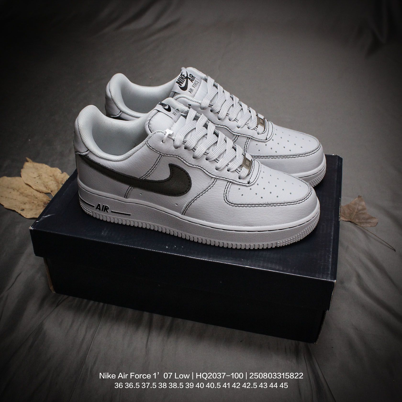 🈴💰100
Nike/耐克 男女鞋真标半码制,升级原楦原纸版数据开发版型,采用硬质牛剖革鞋面材质,内置全掌Air Sole气垫❗官方新色,耐克Nike Air Force 1’07 Low"White/Navy空军一号经典低帮百搭休闲运动板鞋“皮革白藏蓝钩子 HQ2037-100
类型:男女鞋
码数:36 36.5 37.5 38 38.5 39 40 40.5 41 42 42.5 43 44 45
编码:250803315.822