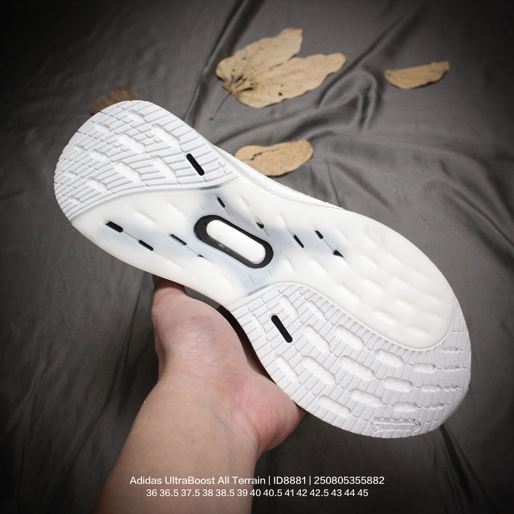 💰180
Adidas/阿迪达斯 原楦原纸版开发版型，全新鞋面缝线补强Torsion Spring抗扭转系统❗️全新阿迪达斯Adidas UltraBoost All Terrain袜套式针织鞋面休闲运动慢跑鞋。 ID8881

类型：男鞋
码数：40 40.5 41 42 42.5 43 44 45
编码：250805355.882