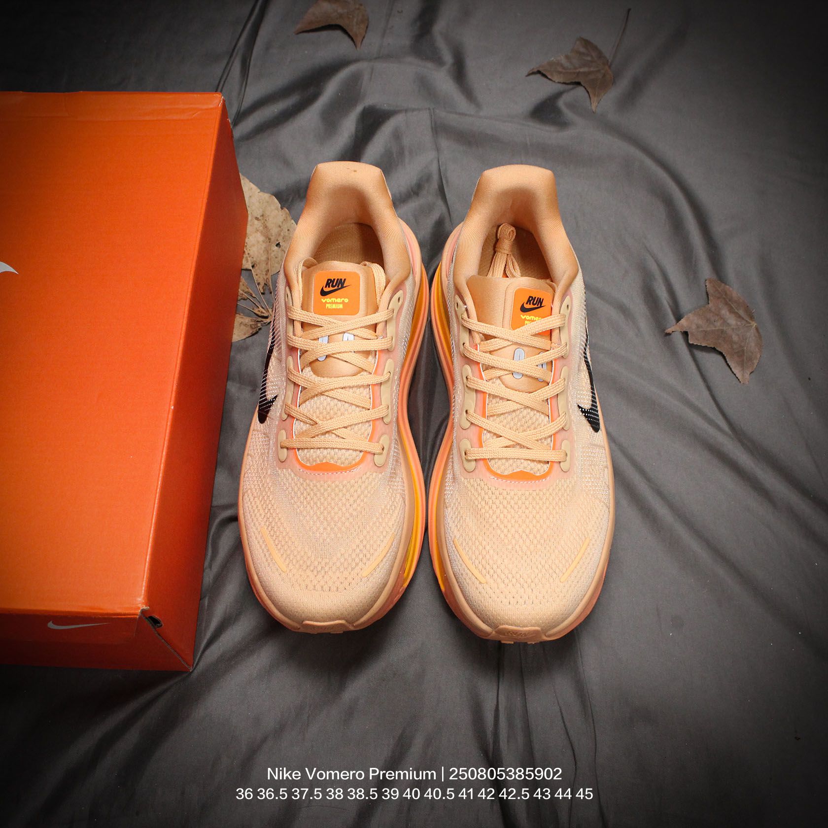 💰220
Nike/耐克 男女鞋采用弹性工程网眼布鞋面材质，内里嵌入定型海绵，中底ZoomX 减震泡绵与 Air Zoom 气垫单元相结合，外置滑耐磨锯齿橡胶大底❗缓震再革新！全新耐克Nike Vomero Premium 顶级迈柔系列低帮轻量厚底休闲运动慢跑鞋 

类型：男女鞋
码数：36 36.5 37.5 38 38.5 39 40 40.5 41 42 42.5 43 44 45
编码：250805385.902