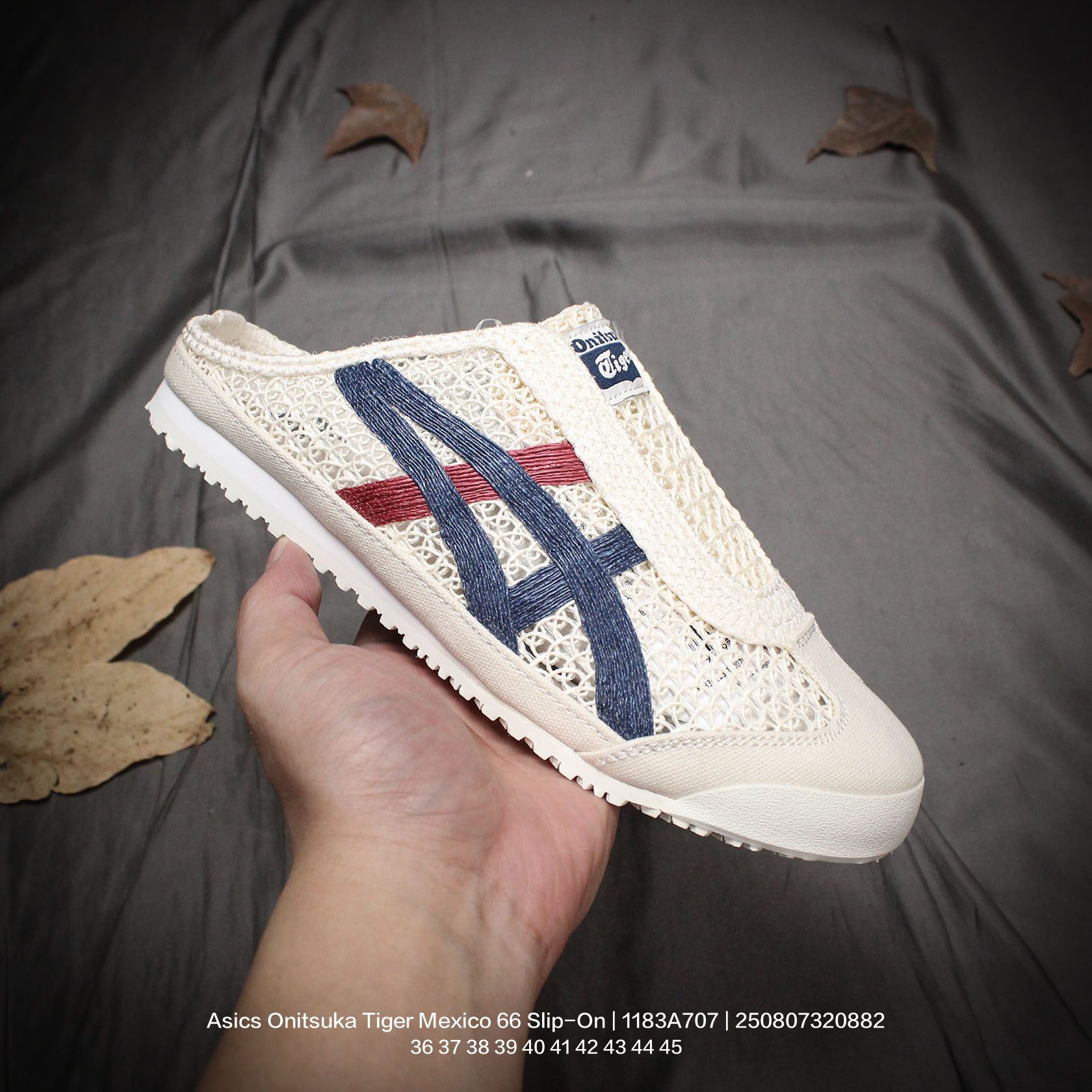 💰105
Asics/亚瑟士 男女鞋半码制,采用大网格布组合太空革饰条鞋面材质,外置环保切片组合橡胶大底❗️日产经典老牌-鬼塚虎Onitsuka Tiger Mexico 66 Slip-On 经典墨西哥系列低帮经典夏季包头半拖一脚蹬露跟休闲运动懒人鞋 1183A707
类型:男女鞋
码数:36 37 38 39 40 41 42 43 44 45
编码:250807320.882