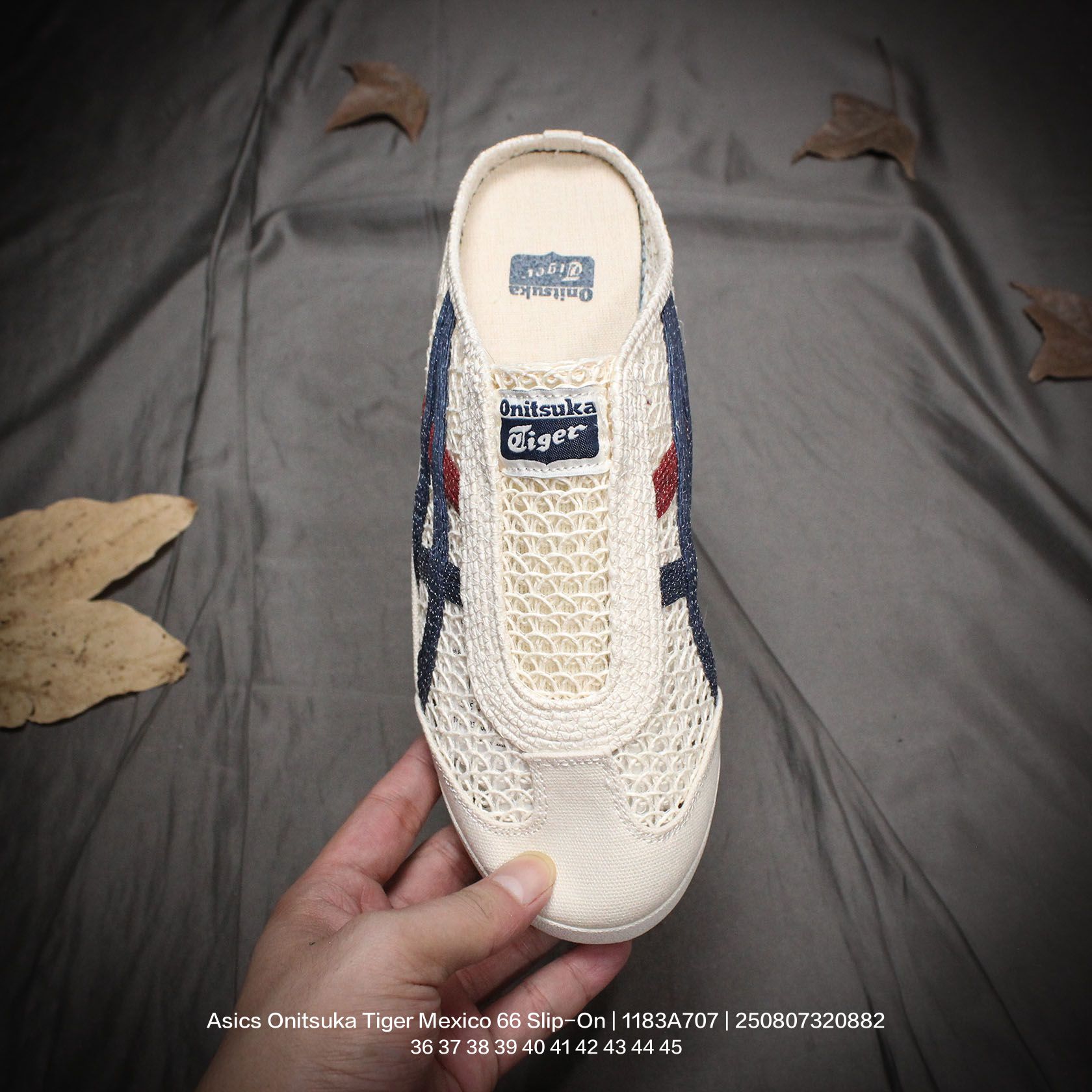 💰105
Asics/亚瑟士 男女鞋半码制,采用大网格布组合太空革饰条鞋面材质,外置环保切片组合橡胶大底❗️日产经典老牌-鬼塚虎Onitsuka Tiger Mexico 66 Slip-On 经典墨西哥系列低帮经典夏季包头半拖一脚蹬露跟休闲运动懒人鞋 1183A707
类型:男女鞋
码数:36 37 38 39 40 41 42 43 44 45
编码:250807320.882