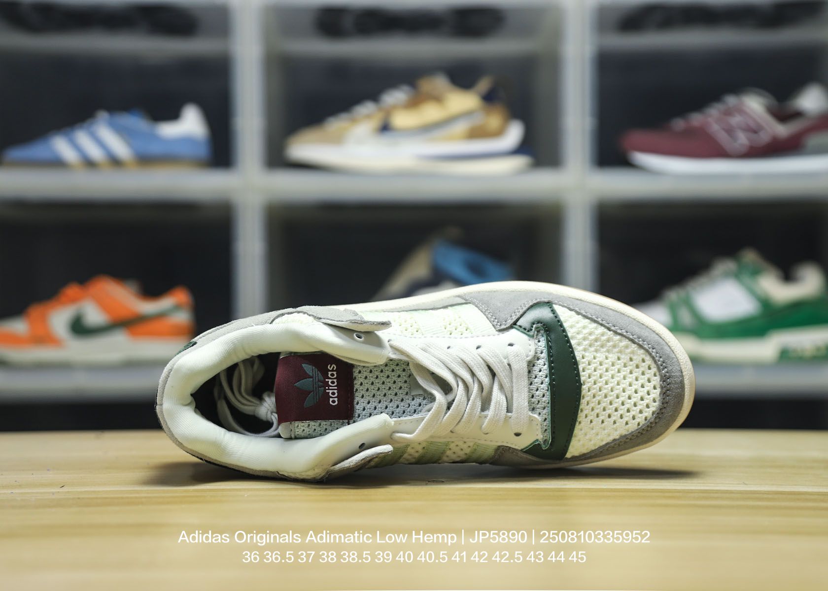 💰120
Adidas/阿迪达斯 男女鞋真标半码制,原楦原纸版数据开发,采用翻毛皮革鞋面材质,耐磨橡胶大底❗超火的阿迪达斯「鲨鱼面包鞋」新联名开启,中底造型有点酷!阿迪达斯Adidas Originals Adimatic Low Hemp"Wonder Silver Gum"马蒂奇系列低帮复古鲨鱼面包休闲运动休闲滑板板鞋 JP5900
类型:男女鞋
码数:36 36.5 37 38 38.5 39 40 40.5 41 42 42.5 43 44 45
编码:250810335.952