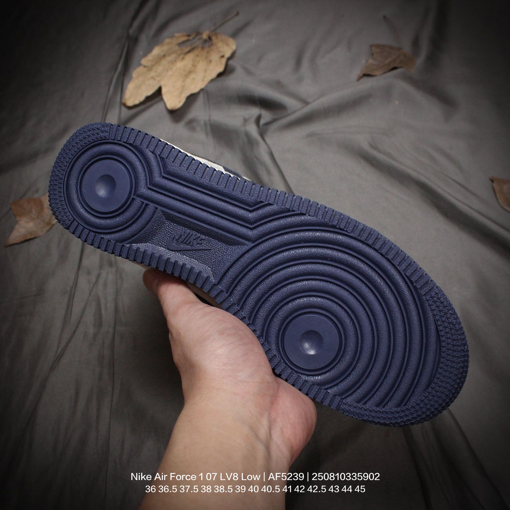 Nike/耐克 男女鞋真标半码制,原楦开发版型,采用硬质牛剖革组合猪巴革鞋面材质,外置厚实耐磨橡胶大底❗创意定制配色,法国顶级高奢品牌·路易威登Louis Vuitton x Nike Air Force 1 07 LV8 Low"Gloomy Bear/LV Monogram"空军一号经典百搭休闲运动板鞋“ AF5239 类型:男女鞋 编码:250810335.902