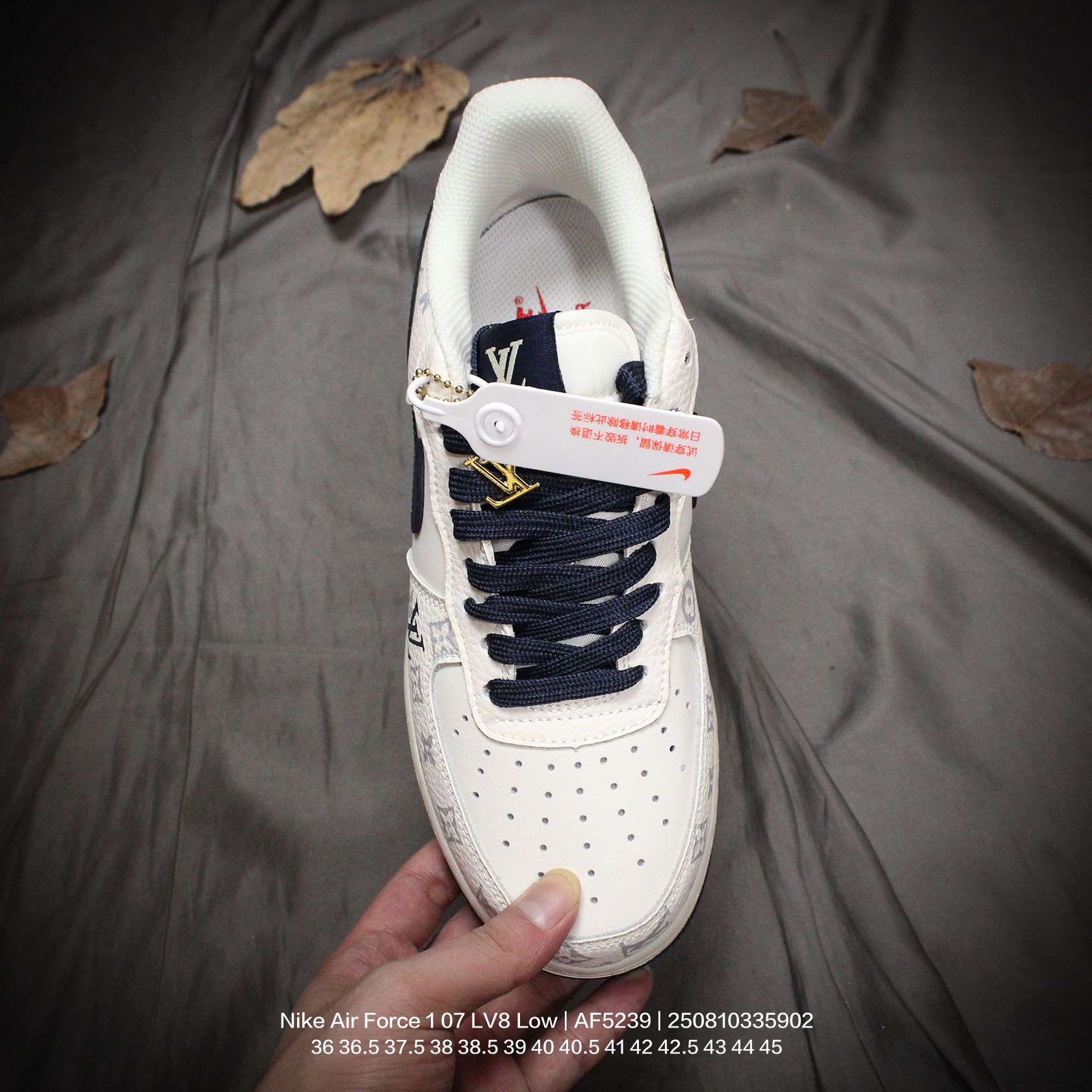 Nike/耐克 男女鞋真标半码制,原楦开发版型,采用硬质牛剖革组合猪巴革鞋面材质,外置厚实耐磨橡胶大底❗创意定制配色,法国顶级高奢品牌·路易威登Louis Vuitton x Nike Air Force 1 07 LV8 Low"Gloomy Bear/LV Monogram"空军一号经典百搭休闲运动板鞋“ AF5239 类型:男女鞋 编码:250810335.902