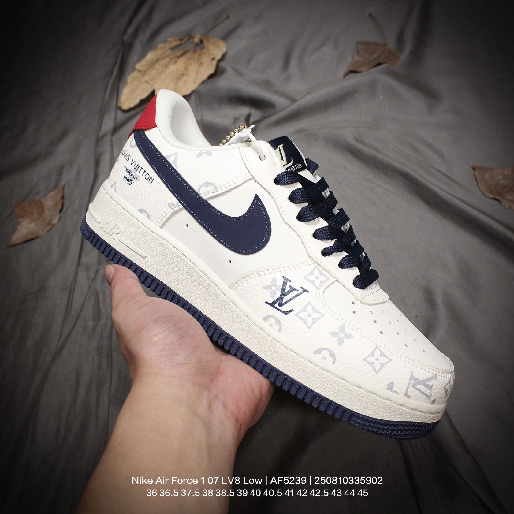 Nike/耐克 男女鞋真标半码制,原楦开发版型,采用硬质牛剖革组合猪巴革鞋面材质,外置厚实耐磨橡胶大底❗创意定制配色,法国顶级高奢品牌·路易威登Louis Vuitton x Nike Air Force 1 07 LV8 Low"Gloomy Bear/LV Monogram"空军一号经典百搭休闲运动板鞋“ AF5239 类型:男女鞋 编码:250810335.902