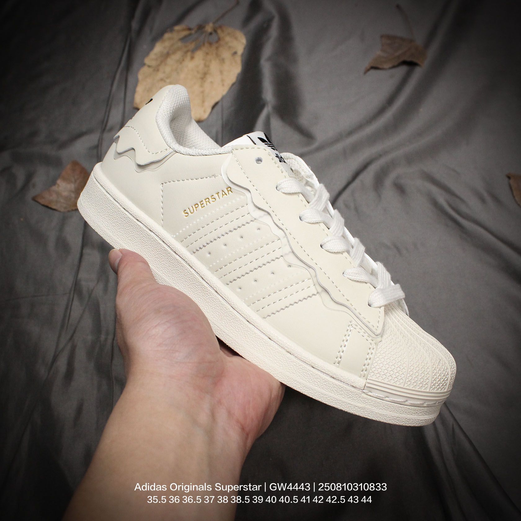 Adidas/阿迪达斯 贝壳头系列厚底松糕 原楦原纸版数据开发版型,采用纤维人造环保革鞋面材质,2020改良全包围鞋垫,正确2020版鞋底模具及扇贝头盖片❗2022ss春季女神搭配款,阿迪达斯Adidas Originals Superstar Jelly"Milk White/Lace"贝壳头系列厚底松糕低帮经典百搭休闲运动板鞋 GW4443 类型:男女鞋 编码:250810310.833