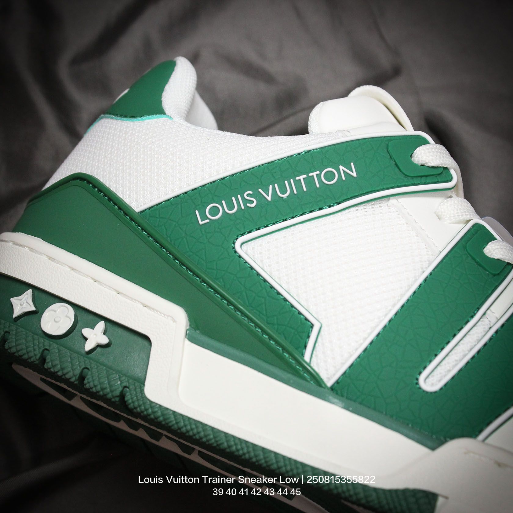 💰140
Louis Vuitton/路易威登 男鞋,采用荔枝纹纤维革组合粒面牛剖革鞋面材质,鞋垫嵌入软脚感EVA物料,外置TPR光泽隔色鞋底❗法国巴黎百年奢侈品牌LV路易威登Louis Vuitton Trainer Sneaker Low 运动系列低帮复古百搭休闲运动文化篮球板鞋
类型:男鞋
码数:39 40 41 42 43 44 45
编码:250815355.822