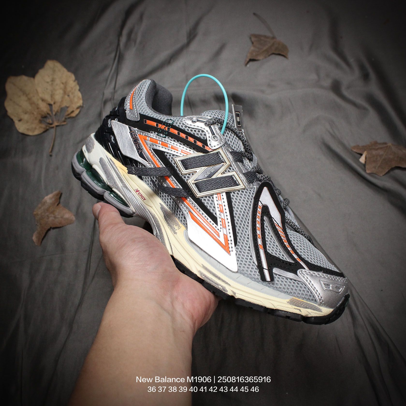 💰150
New Balance/新百伦 男女鞋真标半码制,升级原楦原纸版数据开发版型,采用粒面牛剖革拼接透气网眼衬垫织物鞋面材质,T-Beam大底提供足步弓支撑,保持步态稳定,后跟搭载外露缓震胶❗️解构主义,革新跑鞋经典!NB新百伦New Balance M1906"Protection Pack"系列低帮复古老爹风休闲运动慢跑鞋“解构银灰米白氧化黑飘带
类型:男女鞋
码数:36 37 38 39 40 41 42 43 44 45 46
编码:250816365.916