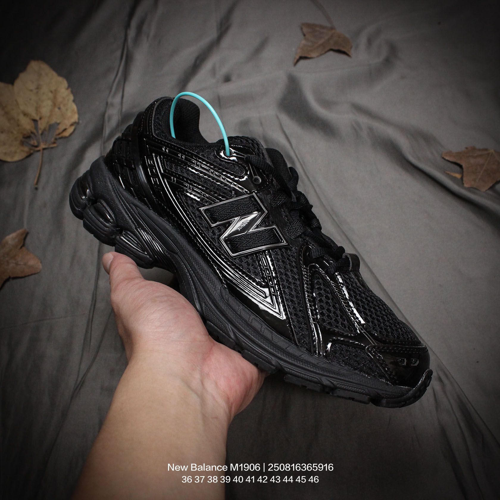 💰150
New Balance/新百伦 男女鞋真标半码制,升级原楦原纸版数据开发版型,采用粒面牛剖革拼接透气网眼衬垫织物鞋面材质,T-Beam大底提供足步弓支撑,保持步态稳定,后跟搭载外露缓震胶❗️解构主义,革新跑鞋经典!NB新百伦New Balance M1906"Protection Pack"系列低帮复古老爹风休闲运动慢跑鞋“解构银灰米白氧化黑飘带
类型:男女鞋
码数:36 37 38 39 40 41 42 43 44 45 46
编码:250816365.916