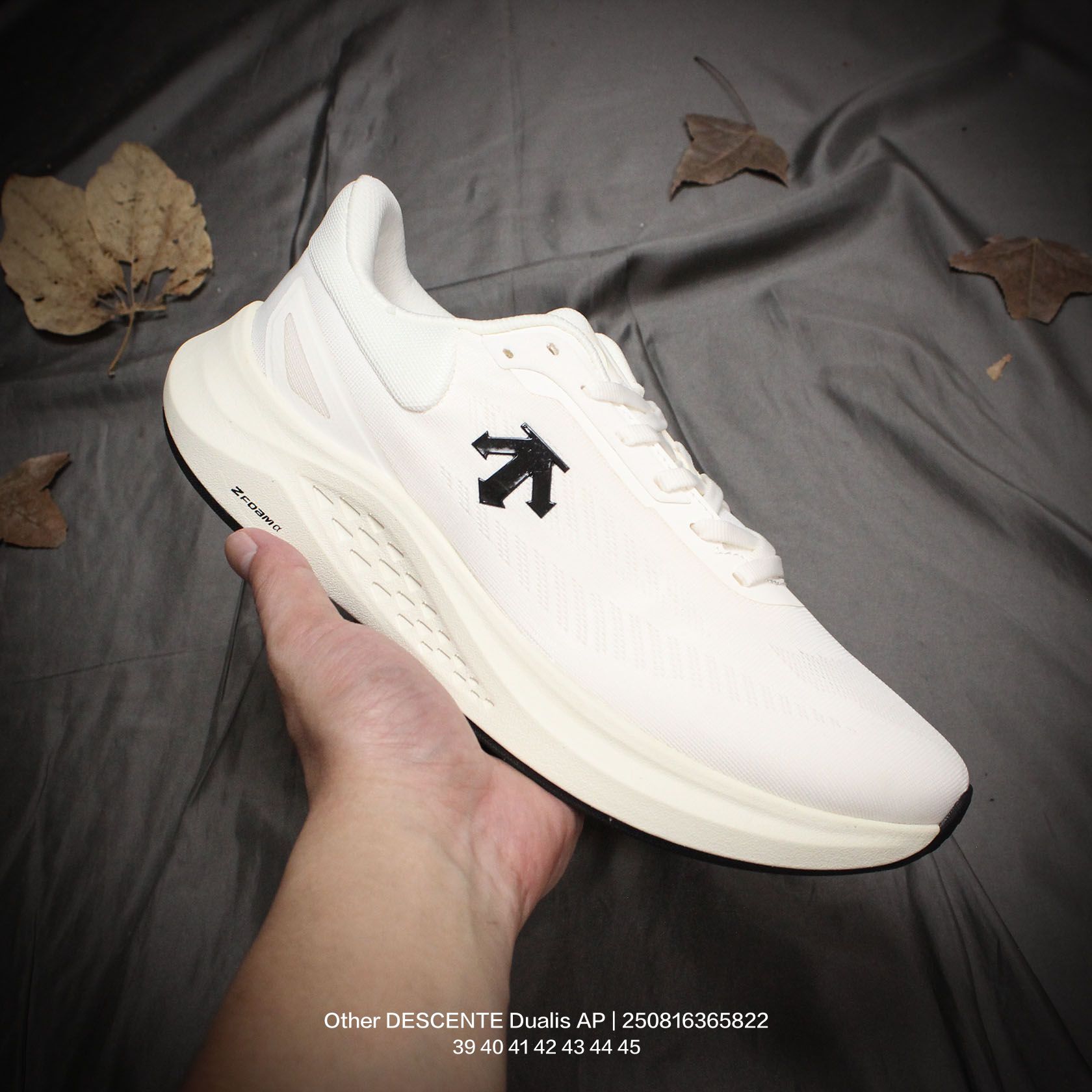 💰150
男女鞋真标升级原楦原纸版开发版型,采用防撕裂牛津布组合环保牛巴革鞋面材质,搭载压缩EVA缓震中底技术,外搭vibram黄金耐磨锯齿外底❗️越野徒步+日常通勤两不误!高端专业运动品牌/迪桑特·DESCENTE Dualis AP 逍客AP系列低帮厚底越野徒步户外休闲运动鞋
类型:男鞋
码数:39 40 41 42 43 44 45
编码:250816365.822