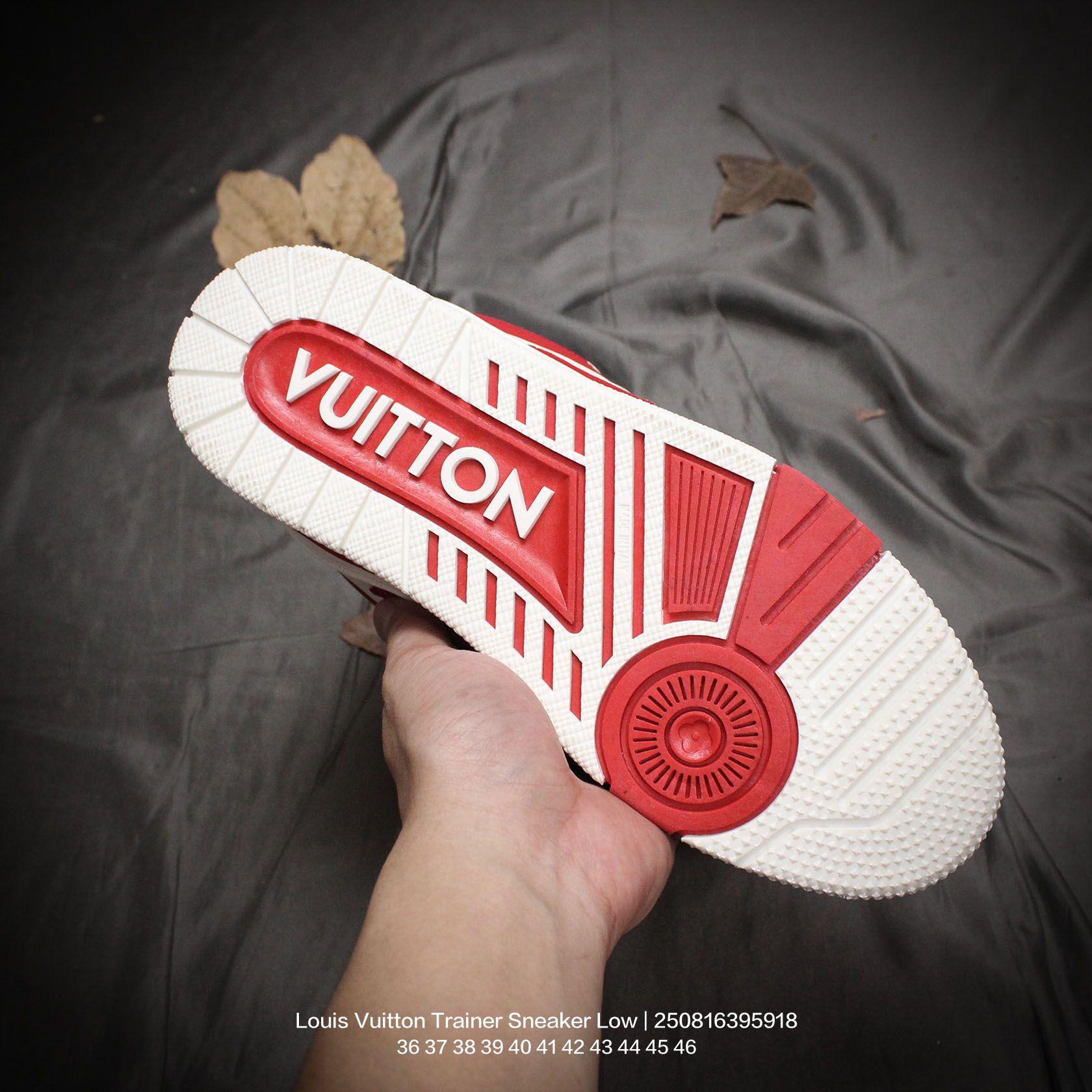 💰180
Louis Vuitton/路易威登 男女鞋配置厚实抽屉礼品鞋盒,采用荔枝纹纤维革组合粒面牛剖革鞋面材质,鞋垫嵌入软脚感EVA物料,外置TPR光泽隔色鞋底❗法国巴黎百年奢侈品牌LV路易威登Louis Vuitton Trainer Sneaker Low 运动系列低帮复古百搭休闲运动文化篮球板鞋“
类型:男女鞋
码数:36 37 38 39 40 41 42 43 44 45 46
编码:250816395.918