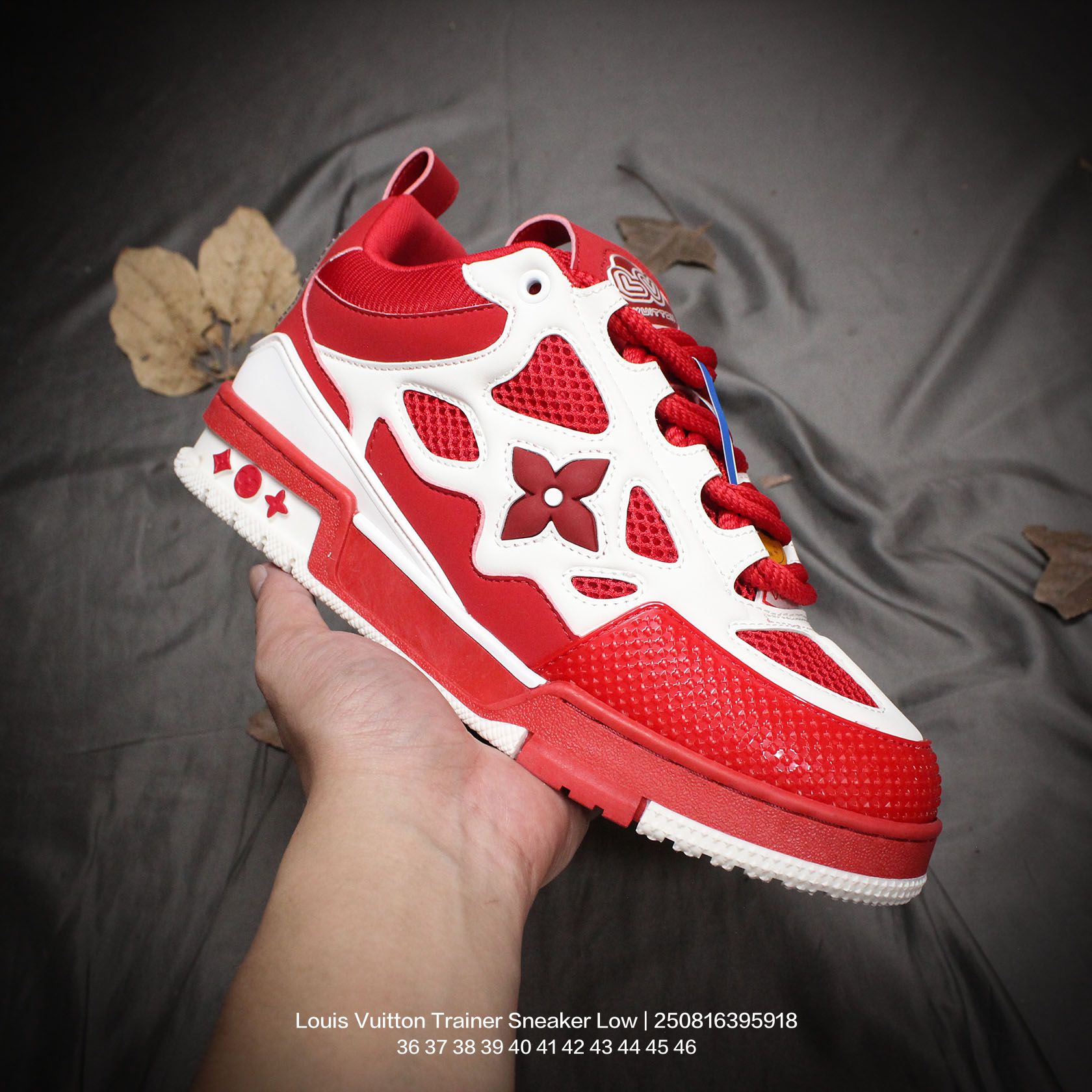 💰180
Louis Vuitton/路易威登 男女鞋配置厚实抽屉礼品鞋盒,采用荔枝纹纤维革组合粒面牛剖革鞋面材质,鞋垫嵌入软脚感EVA物料,外置TPR光泽隔色鞋底❗法国巴黎百年奢侈品牌LV路易威登Louis Vuitton Trainer Sneaker Low 运动系列低帮复古百搭休闲运动文化篮球板鞋“
类型:男女鞋
码数:36 37 38 39 40 41 42 43 44 45 46
编码:250816395.918