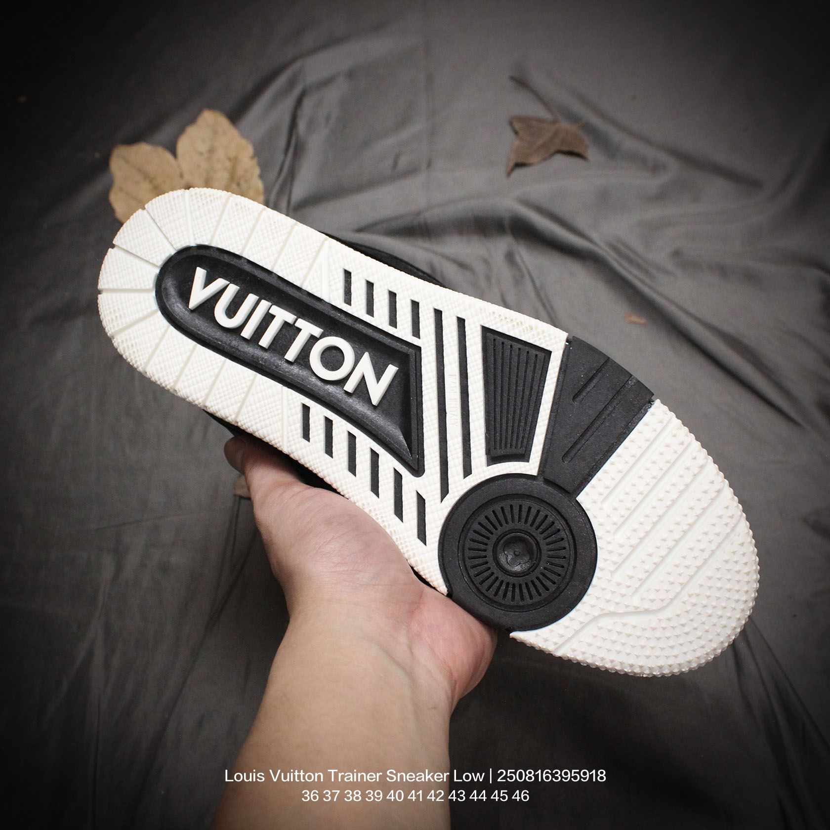 💰180
Louis Vuitton/路易威登 男女鞋配置厚实抽屉礼品鞋盒,采用荔枝纹纤维革组合粒面牛剖革鞋面材质,鞋垫嵌入软脚感EVA物料,外置TPR光泽隔色鞋底❗法国巴黎百年奢侈品牌LV路易威登Louis Vuitton Trainer Sneaker Low 运动系列低帮复古百搭休闲运动文化篮球板鞋“
类型:男女鞋
码数:36 37 38 39 40 41 42 43 44 45 46
编码:250816395.918