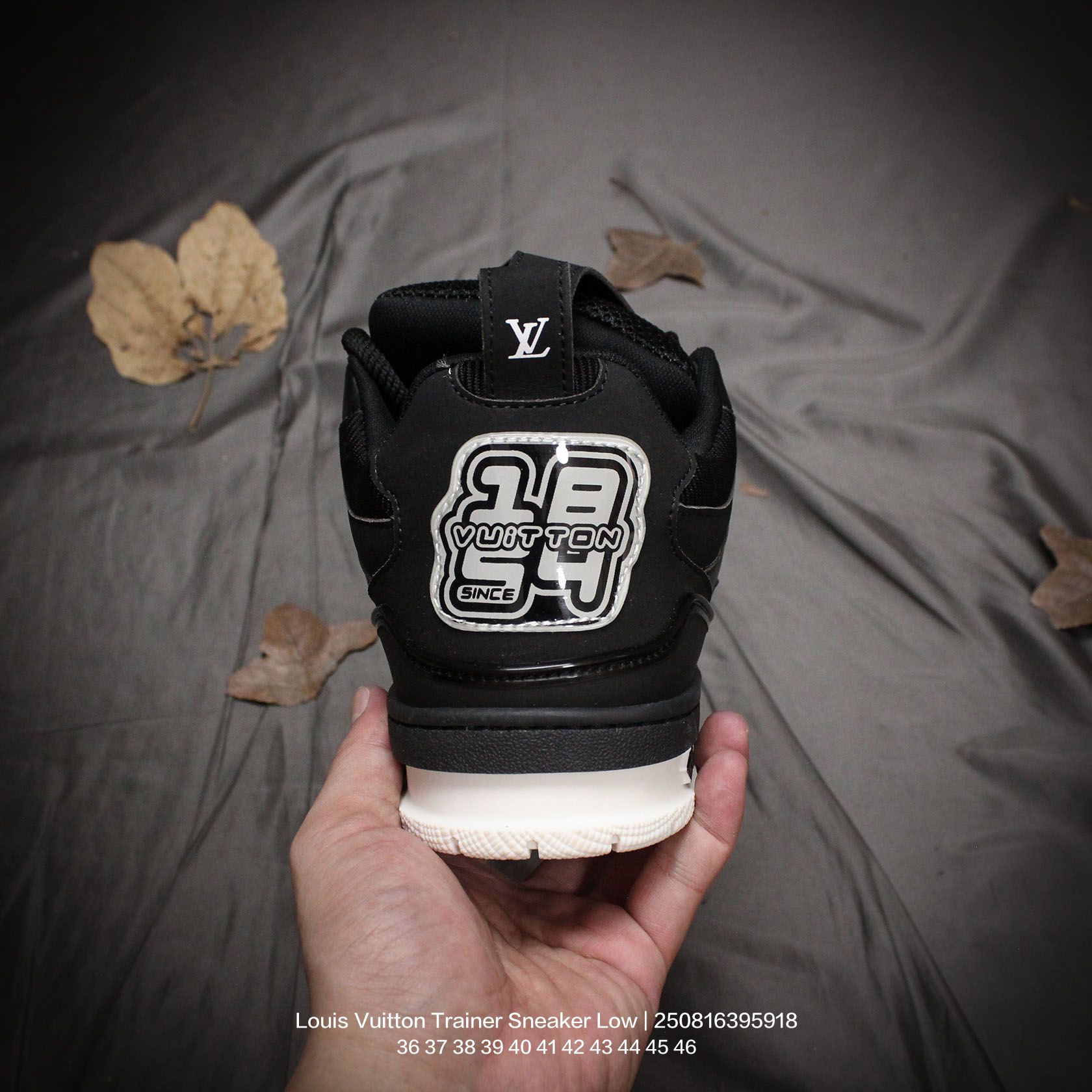 💰180
Louis Vuitton/路易威登 男女鞋配置厚实抽屉礼品鞋盒,采用荔枝纹纤维革组合粒面牛剖革鞋面材质,鞋垫嵌入软脚感EVA物料,外置TPR光泽隔色鞋底❗法国巴黎百年奢侈品牌LV路易威登Louis Vuitton Trainer Sneaker Low 运动系列低帮复古百搭休闲运动文化篮球板鞋“
类型:男女鞋
码数:36 37 38 39 40 41 42 43 44 45 46
编码:250816395.918