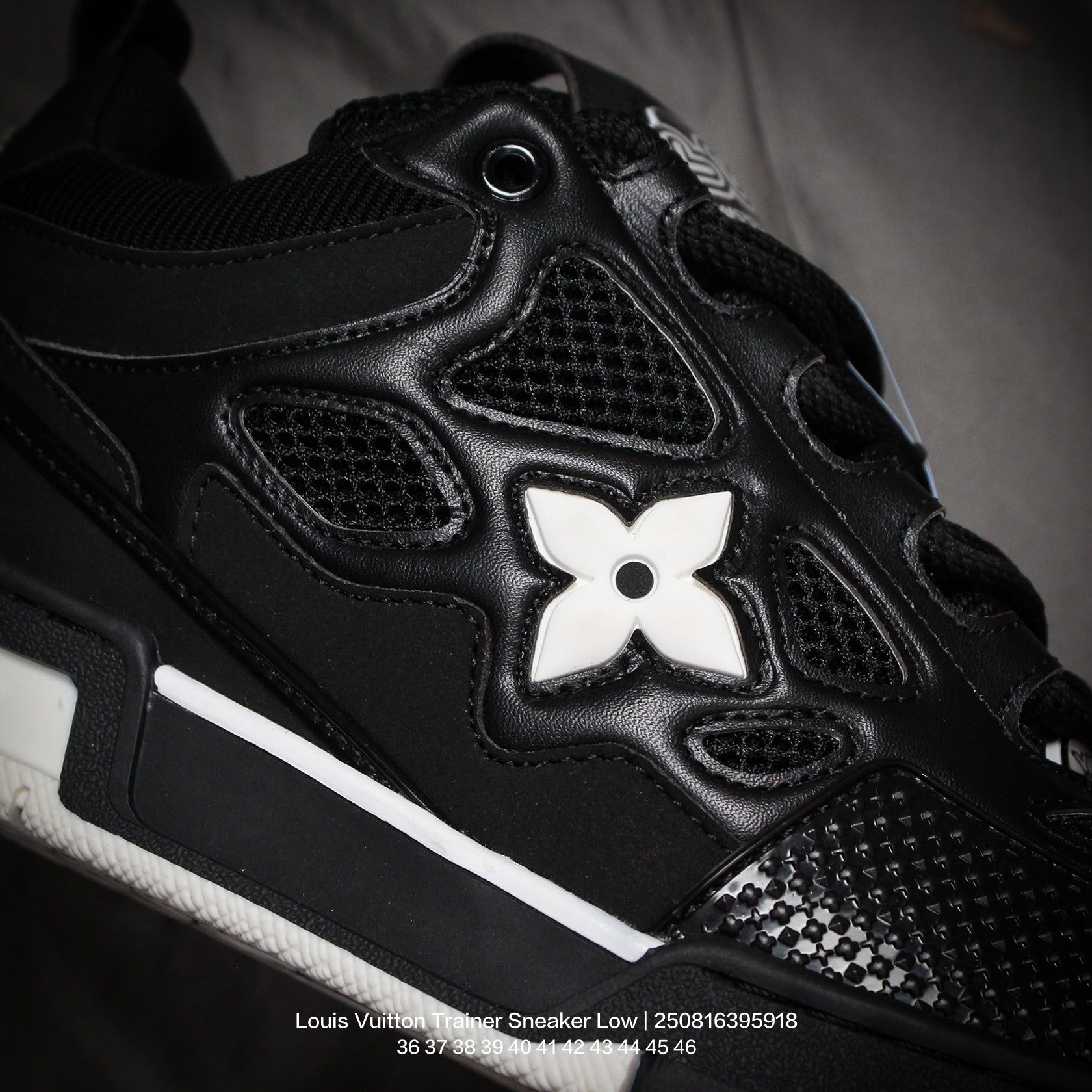 💰180
Louis Vuitton/路易威登 男女鞋配置厚实抽屉礼品鞋盒,采用荔枝纹纤维革组合粒面牛剖革鞋面材质,鞋垫嵌入软脚感EVA物料,外置TPR光泽隔色鞋底❗法国巴黎百年奢侈品牌LV路易威登Louis Vuitton Trainer Sneaker Low 运动系列低帮复古百搭休闲运动文化篮球板鞋“
类型:男女鞋
码数:36 37 38 39 40 41 42 43 44 45 46
编码:250816395.918