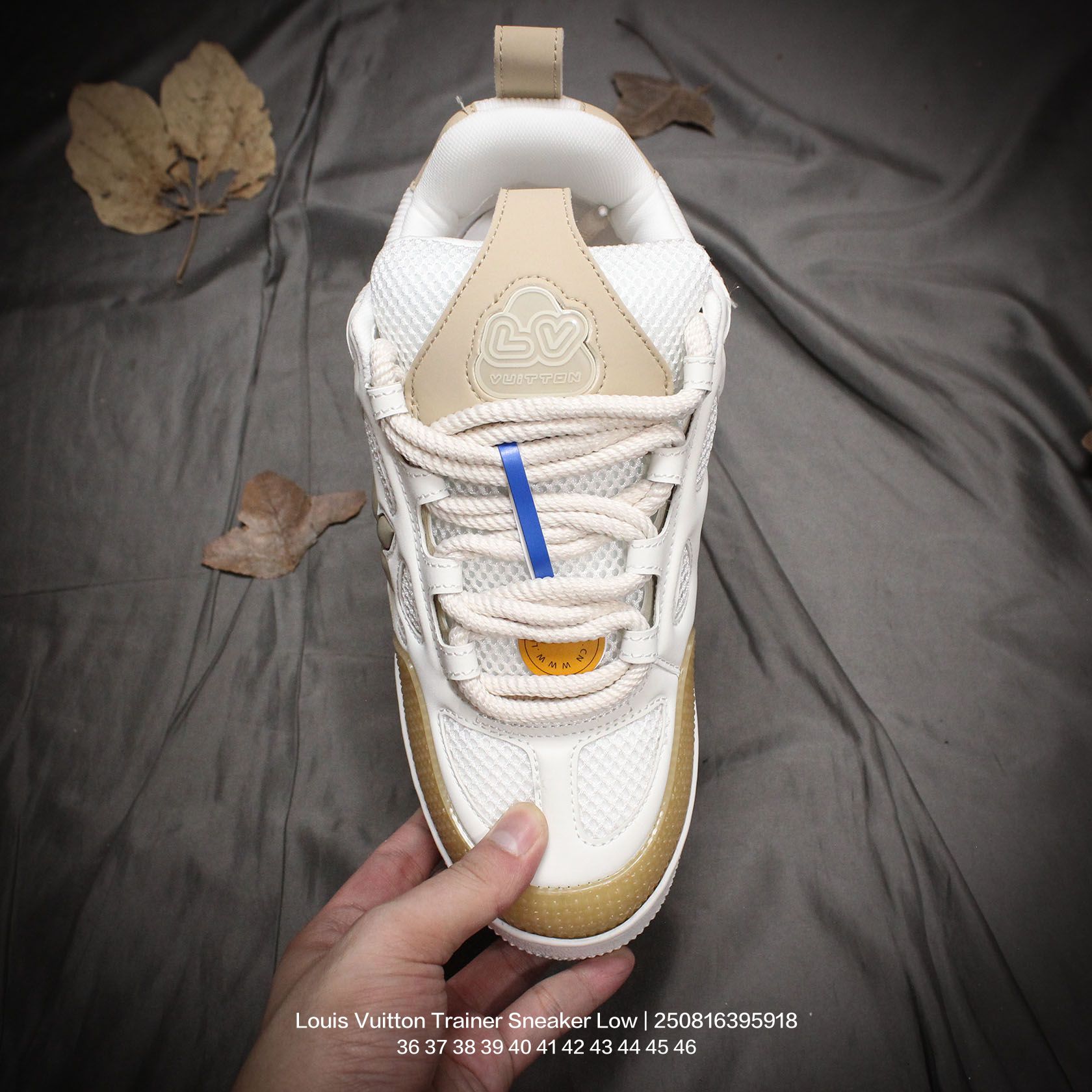 💰180
Louis Vuitton/路易威登 男女鞋配置厚实抽屉礼品鞋盒,采用荔枝纹纤维革组合粒面牛剖革鞋面材质,鞋垫嵌入软脚感EVA物料,外置TPR光泽隔色鞋底❗法国巴黎百年奢侈品牌LV路易威登Louis Vuitton Trainer Sneaker Low 运动系列低帮复古百搭休闲运动文化篮球板鞋“
类型:男女鞋
码数:36 37 38 39 40 41 42 43 44 45 46
编码:250816395.918