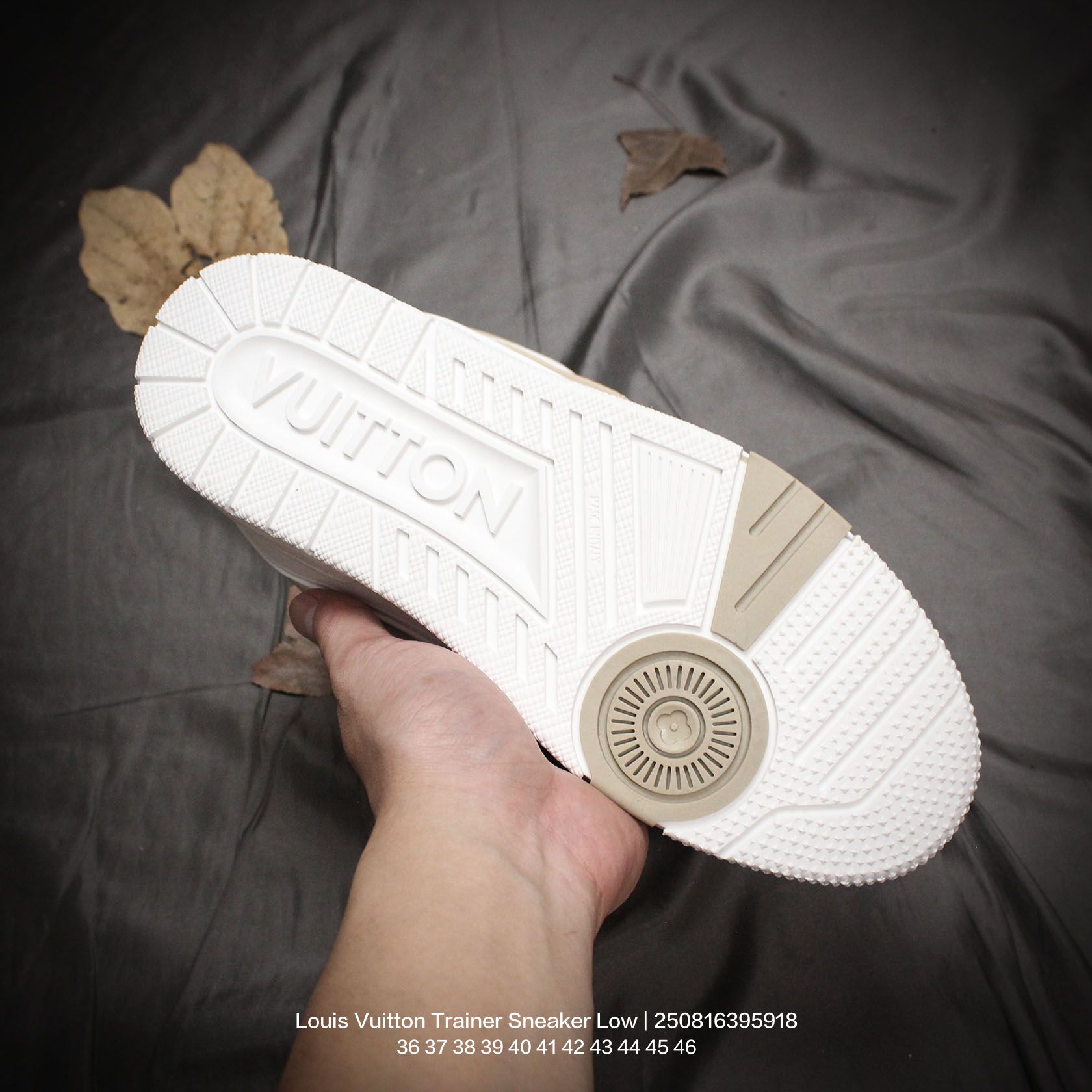 💰180
Louis Vuitton/路易威登 男女鞋配置厚实抽屉礼品鞋盒,采用荔枝纹纤维革组合粒面牛剖革鞋面材质,鞋垫嵌入软脚感EVA物料,外置TPR光泽隔色鞋底❗法国巴黎百年奢侈品牌LV路易威登Louis Vuitton Trainer Sneaker Low 运动系列低帮复古百搭休闲运动文化篮球板鞋“
类型:男女鞋
码数:36 37 38 39 40 41 42 43 44 45 46
编码:250816395.918