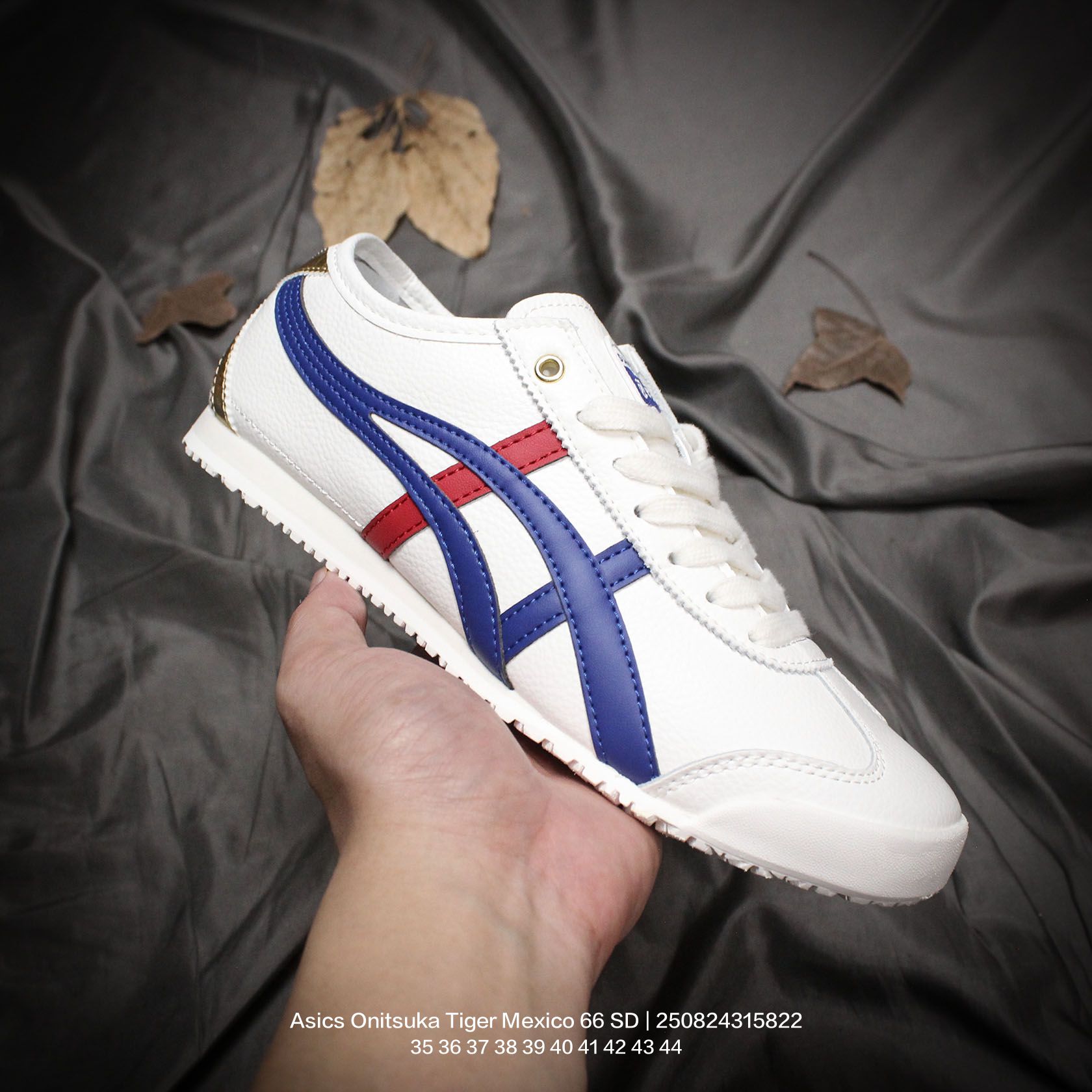 💰100
Asics/亚瑟士 原楦原纸版开发版型，采用棉麻编织帆布鞋面材质，内嵌OrthoLite(欧索莱)透气吸汗鞋垫贴，搭载定型中底纸板及钢印效果，外置环保切片组合轻质MD发泡防滑橡胶外底❗️日产经典老牌-鬼塚虎/Onitsuka Tiger Mexico 66 SD Paraty 墨西哥·帕拉蒂系列复古经典百搭一脚蹬松紧带休闲帆布慢跑鞋 

类型：男女鞋
码数：35 36 37 38 39 40 41 42 43 44
编码：250824315.822