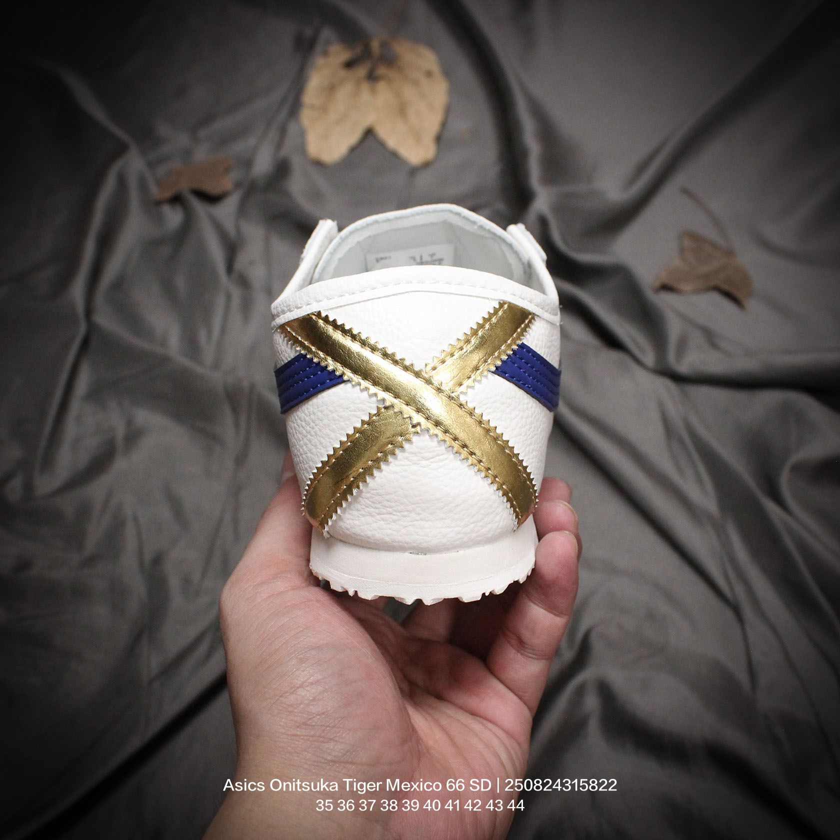 💰100
Asics/亚瑟士 原楦原纸版开发版型,采用棉麻编织帆布鞋面材质,内嵌OrthoLite(欧索莱)透气吸汗鞋垫贴,搭载定型中底纸板及钢印效果,外置环保切片组合轻质MD发泡防滑橡胶外底❗️日产经典老牌-鬼塚虎/Onitsuka Tiger Mexico 66 SD Paraty 墨西哥·帕拉蒂系列复古经典百搭一脚蹬松紧带休闲帆布慢跑鞋
类型:男女鞋
码数:35 36 37 38 39 40 41 42 43 44
编码:250824315.822